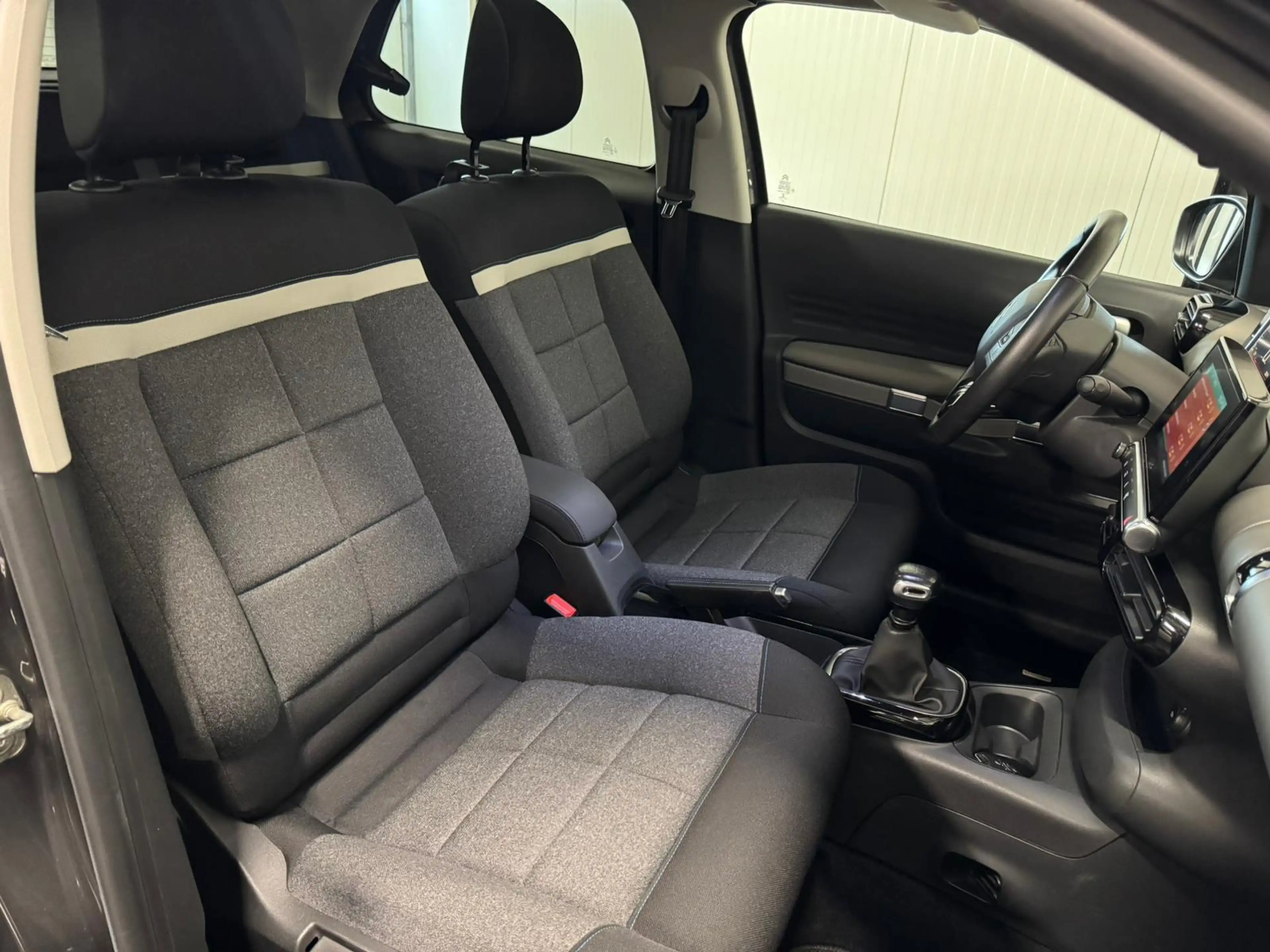 Citroen C4 Cactus 1.2 PureTech 2020 PANO/KEYLESS/DODEH/LANE/FRONT/17 — photo 12