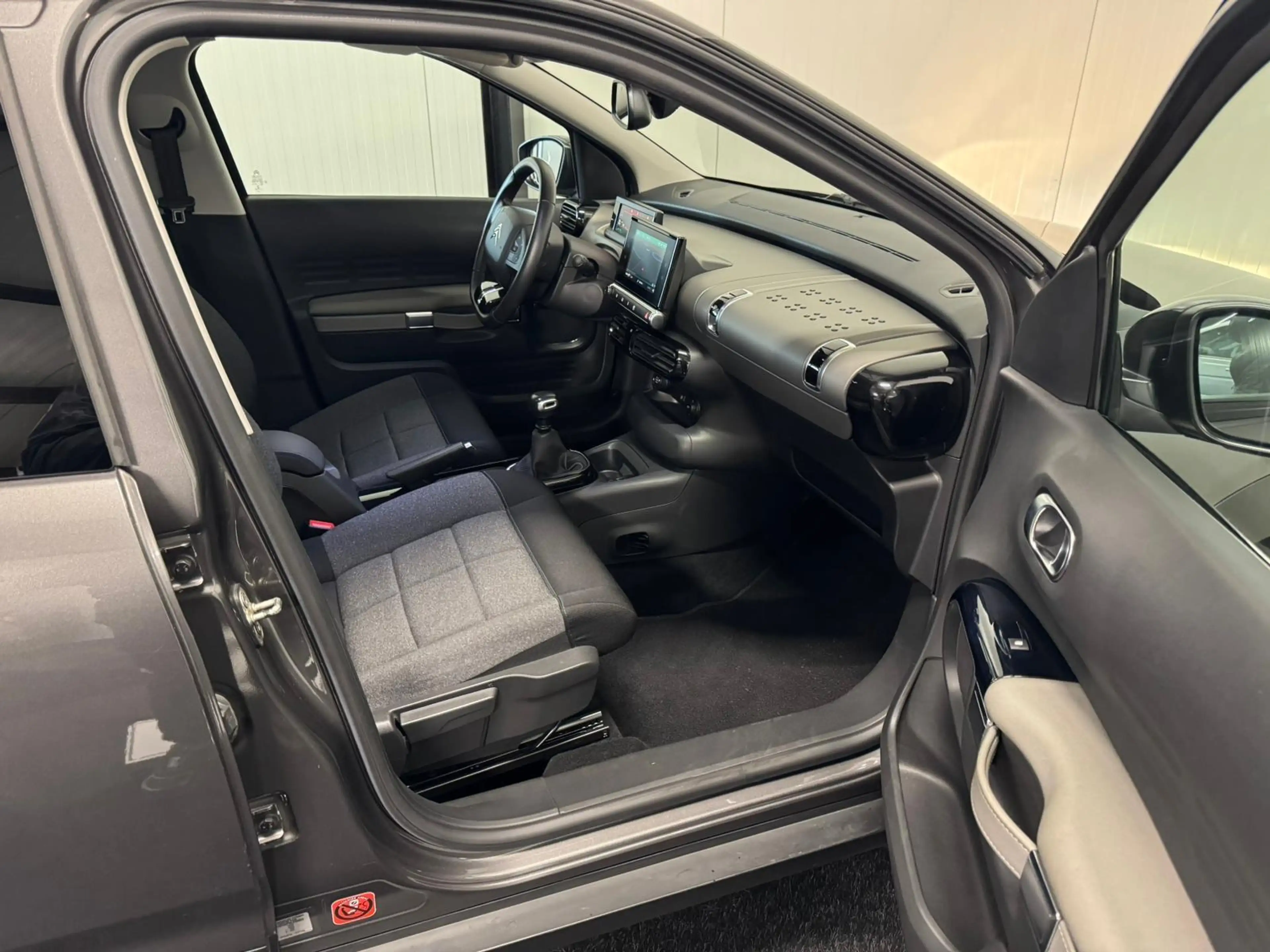 Citroen C4 Cactus 1.2 PureTech 2020 PANO/KEYLESS/DODEH/LANE/FRONT/17 — photo 13
