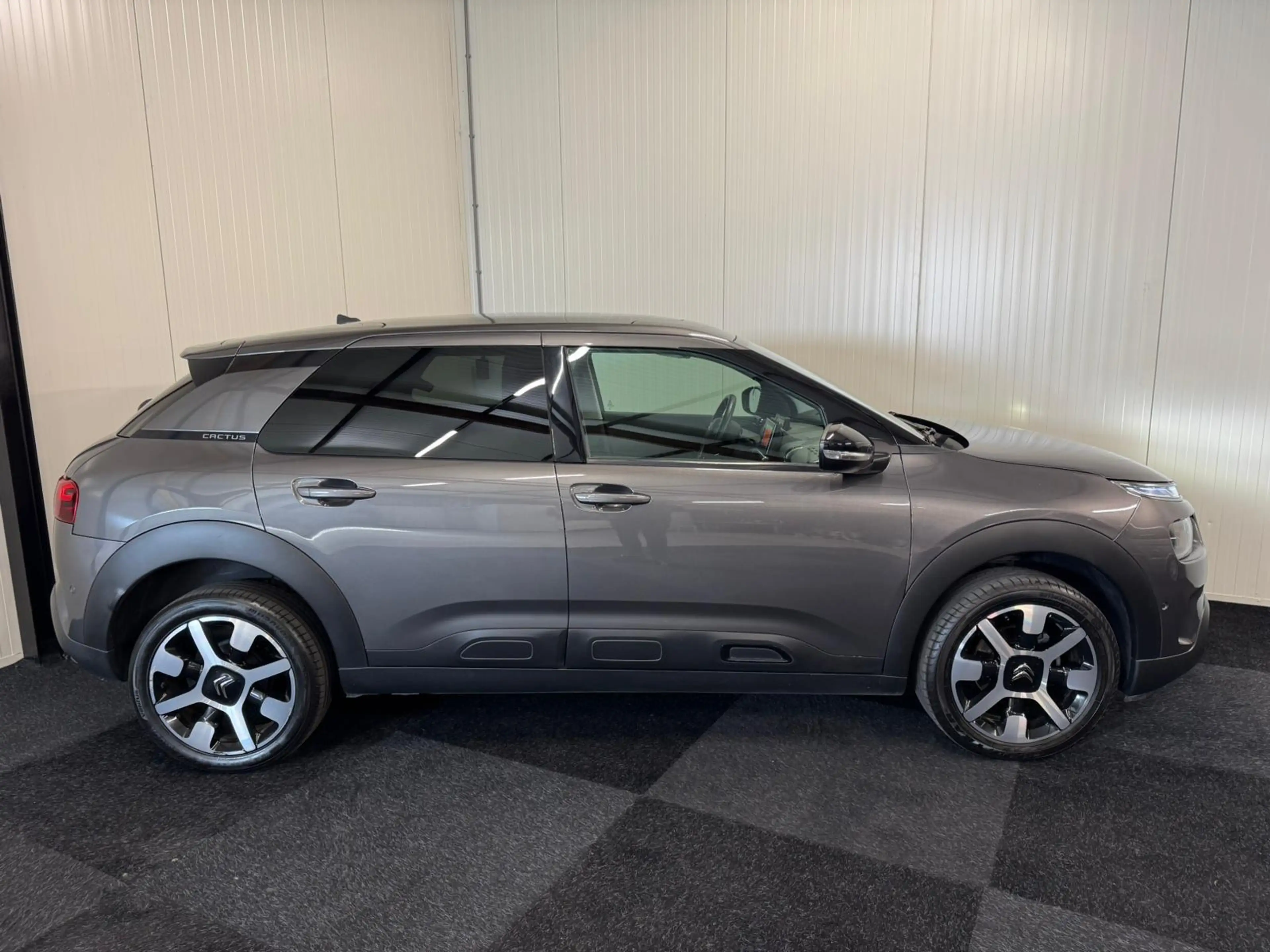 Citroen C4 Cactus 1.2 PureTech 2020 PANO/KEYLESS/DODEH/LANE/FRONT/17 — photo 8