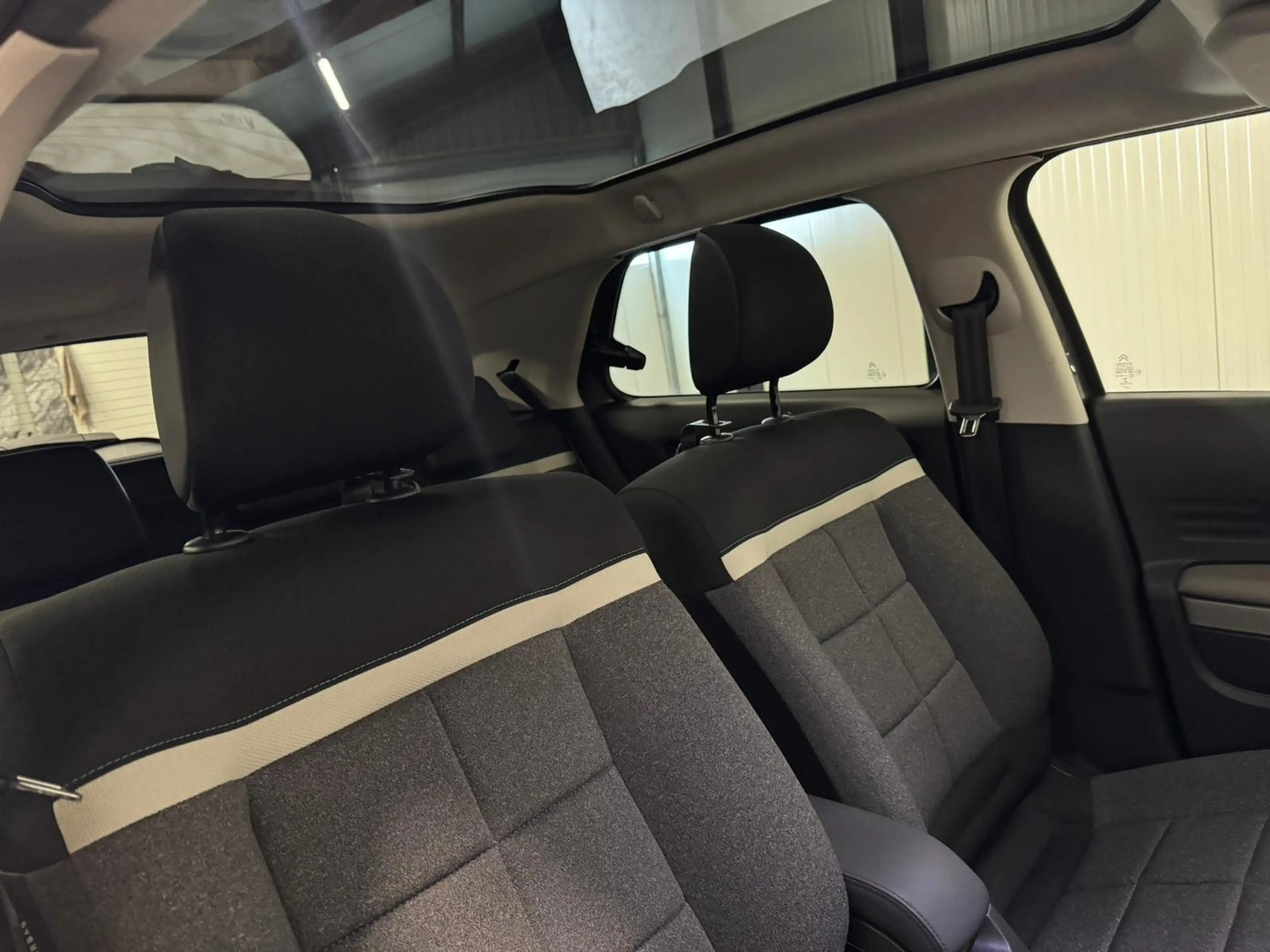 Citroen C4 Cactus 1.2 PureTech 2020 PANO/KEYLESS/DODEH/LANE/FRONT/17 — photo 11