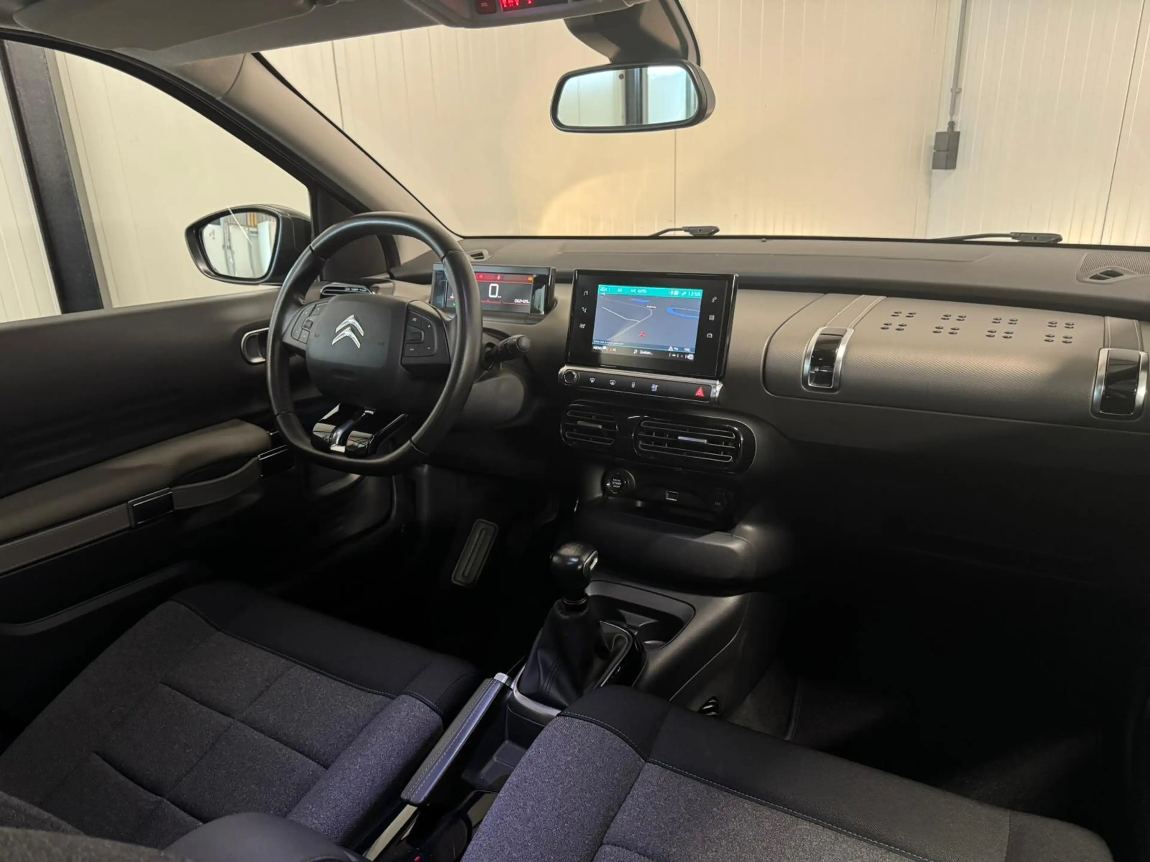 Citroen C4 Cactus 1.2 PureTech 2020 PANO/KEYLESS/DODEH/LANE/FRONT/17 — photo 2