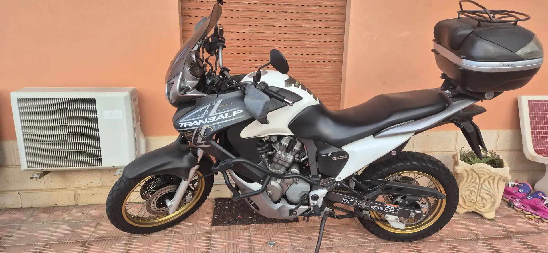 Honda XL 700 Bianco - 1