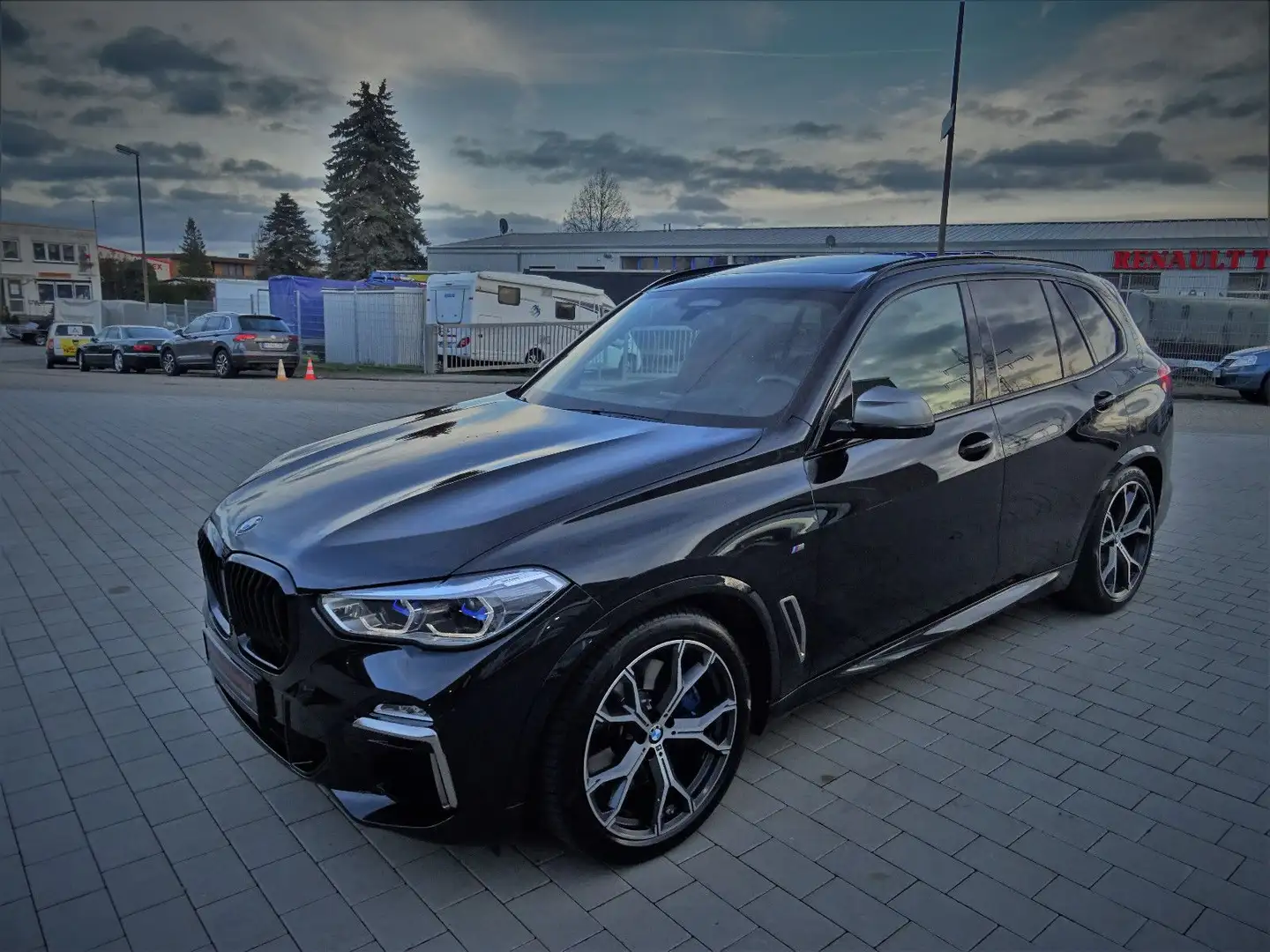 BMW X5 M50d JET BLACK ACC PANO HUD AHK MASSAGE SOFTCL Schwarz - 1