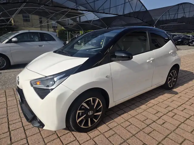 Toyota Aygo Aygo II 2018 5p 5p 1.0 x-business 72cv
