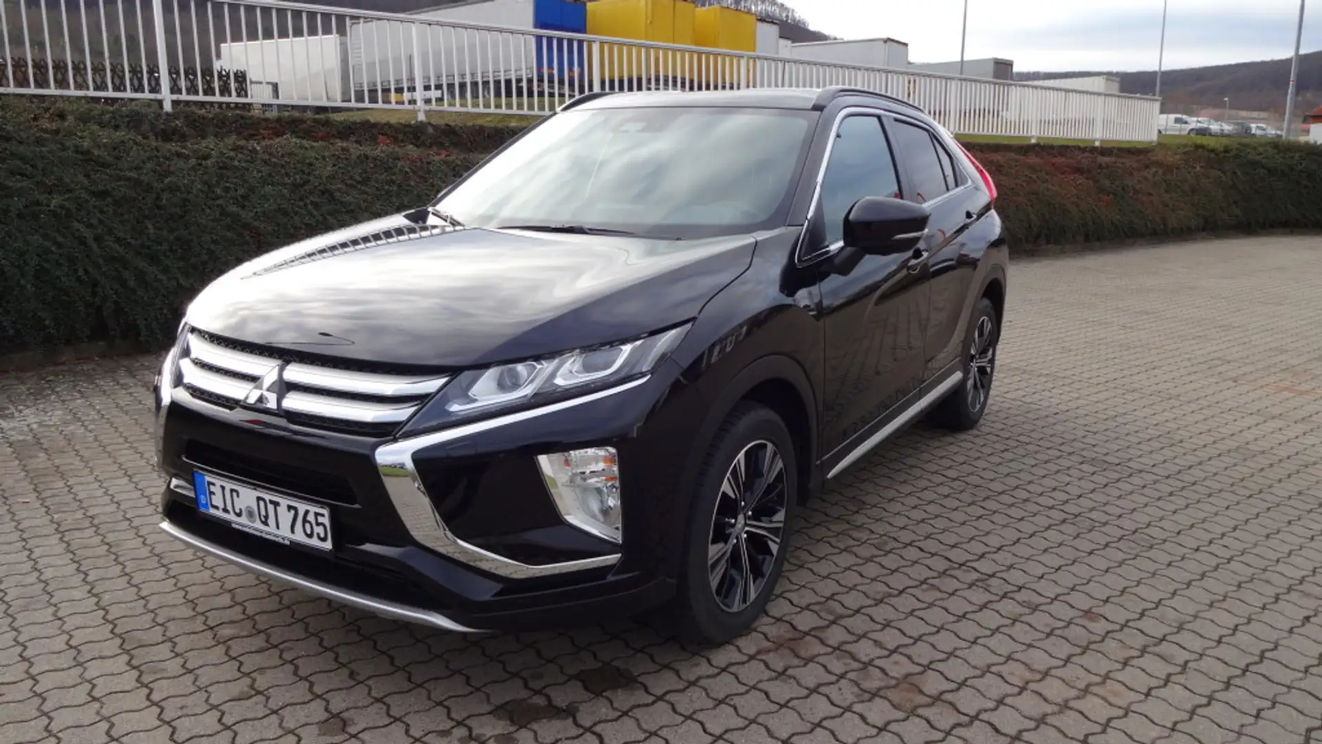 Mitsubishi Eclipse Cross Spirit+ 4WD CVT Standheizung Schwarz - 1