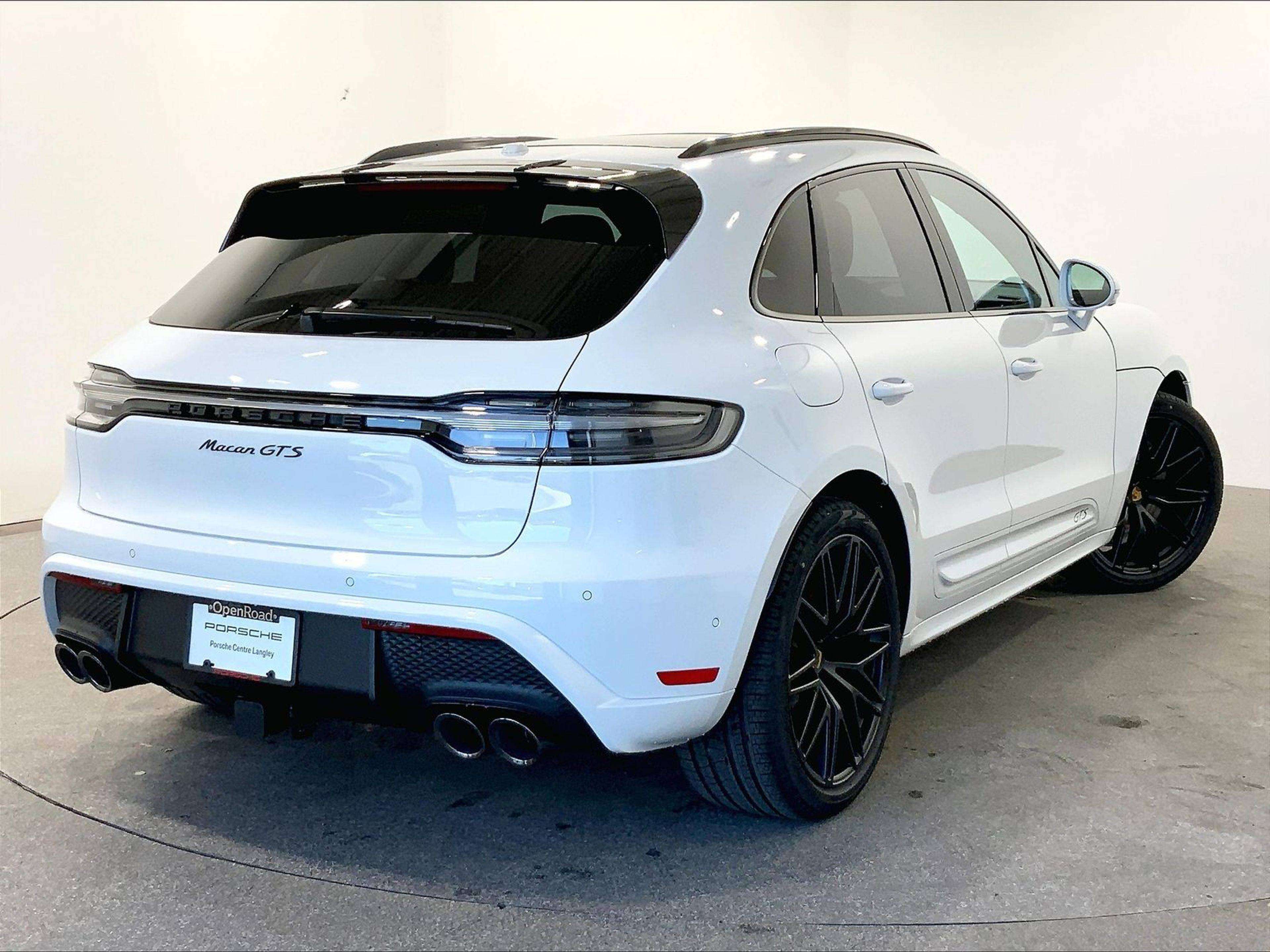 2026 Porsche Macan — photo 1