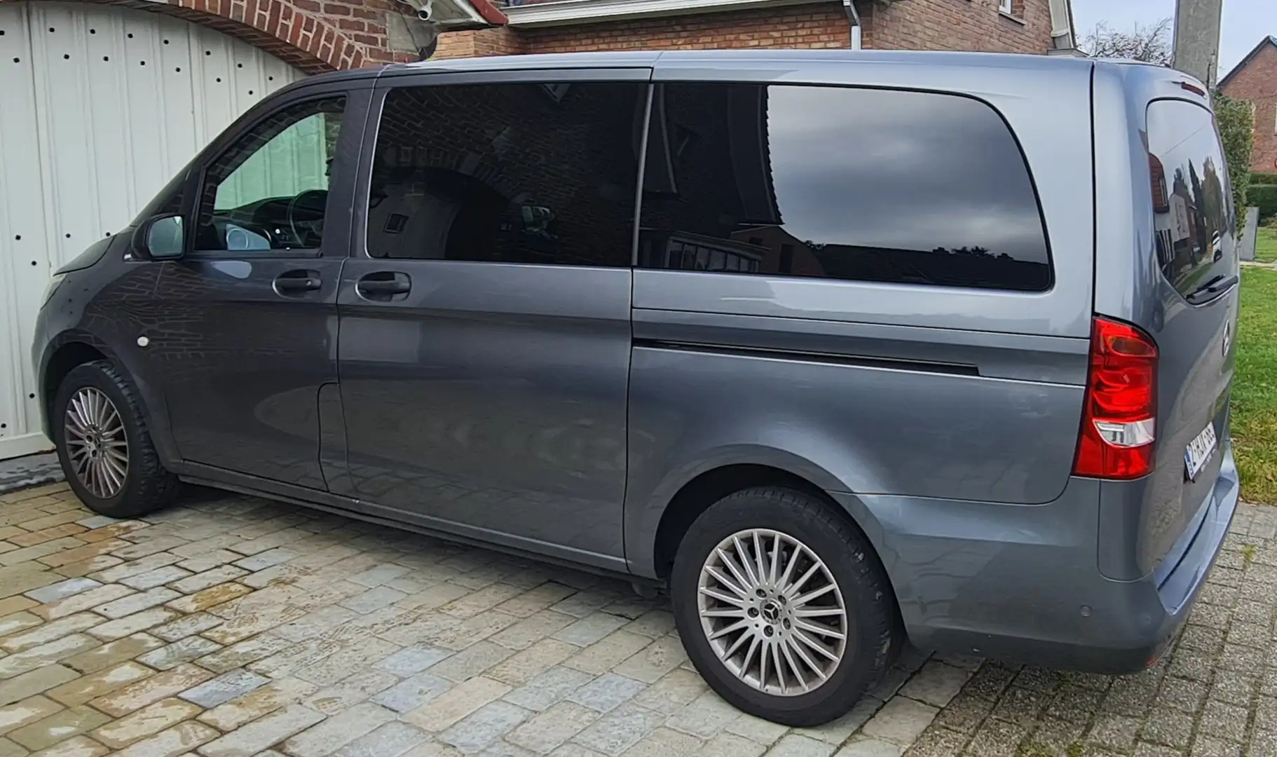 Mercedes-Benz Vito Vito 114 CDI Kompakt HA Aut. PRO Grijs - 1