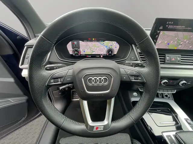 Audi Q5 view 12