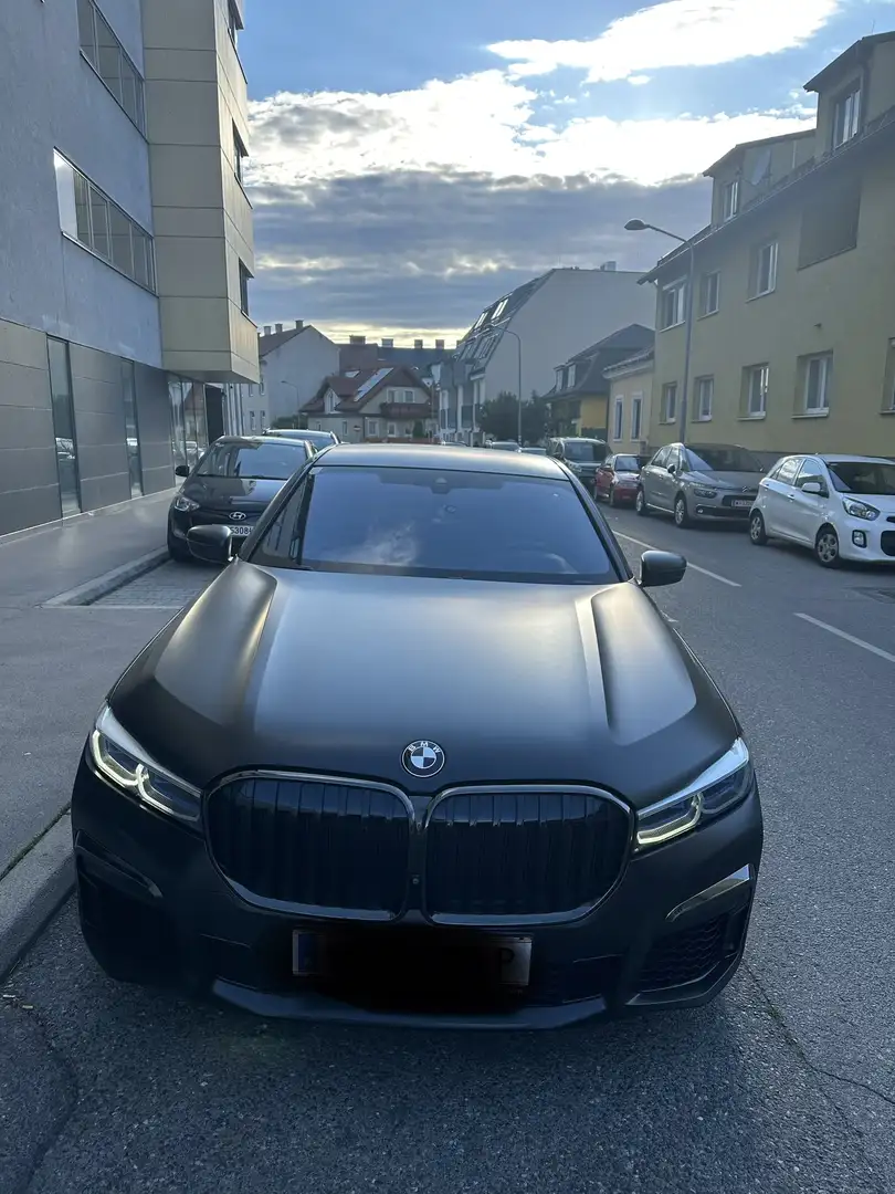 BMW 745 745e PHEV Aut. Schwarz - 1