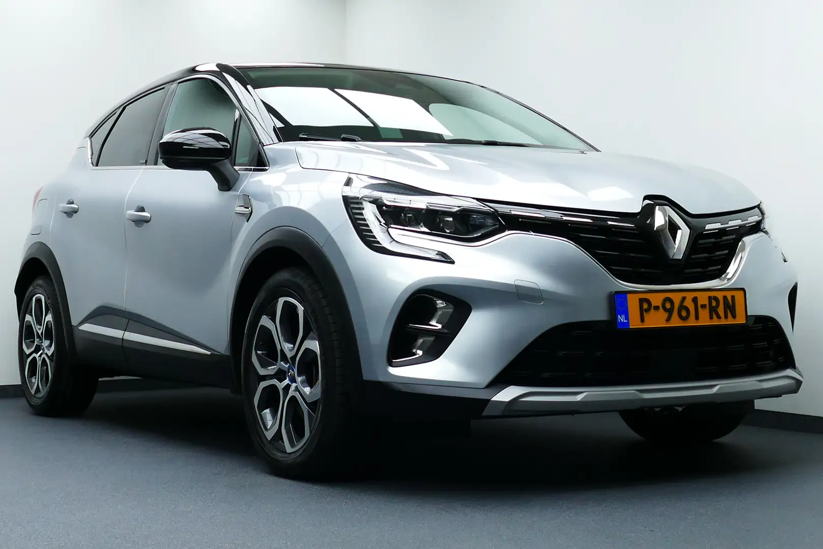 Renault Captur 1.6 E-Tech Plug-in Hybrid 160 E-TECH Zwart Dak, 18 Grijs - 2