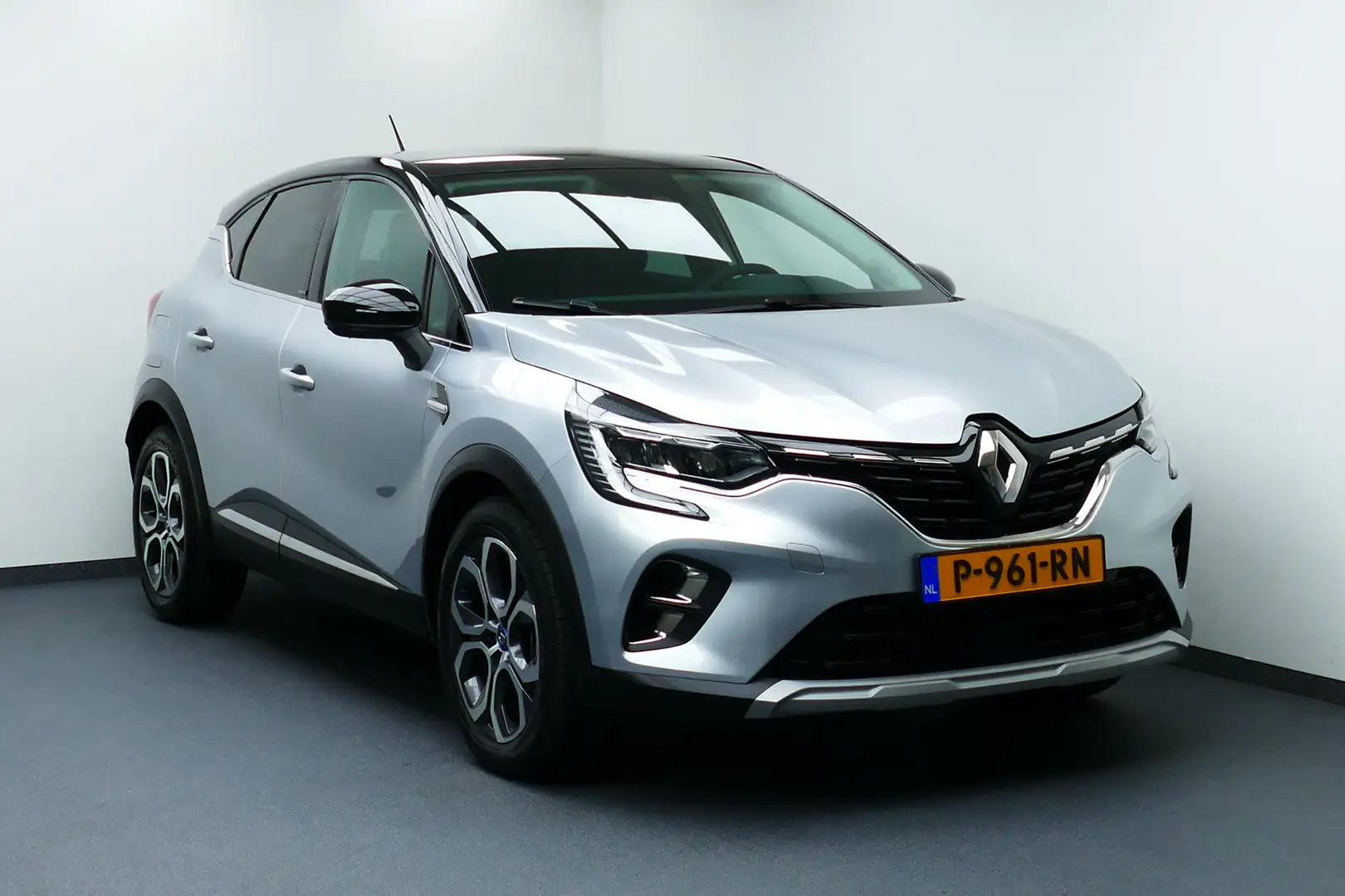 Renault Captur 1.6 E-Tech Plug-in Hybrid 160 E-TECH Zwart Dak, 18 Grijs - 1