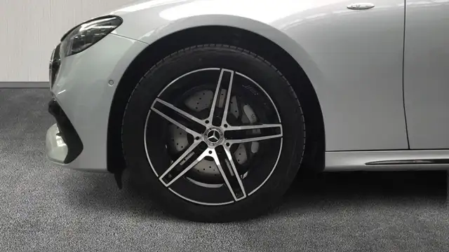Mercedes-Benz E-Class view 5