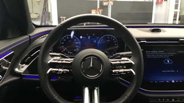 Mercedes-Benz E-Class view 9