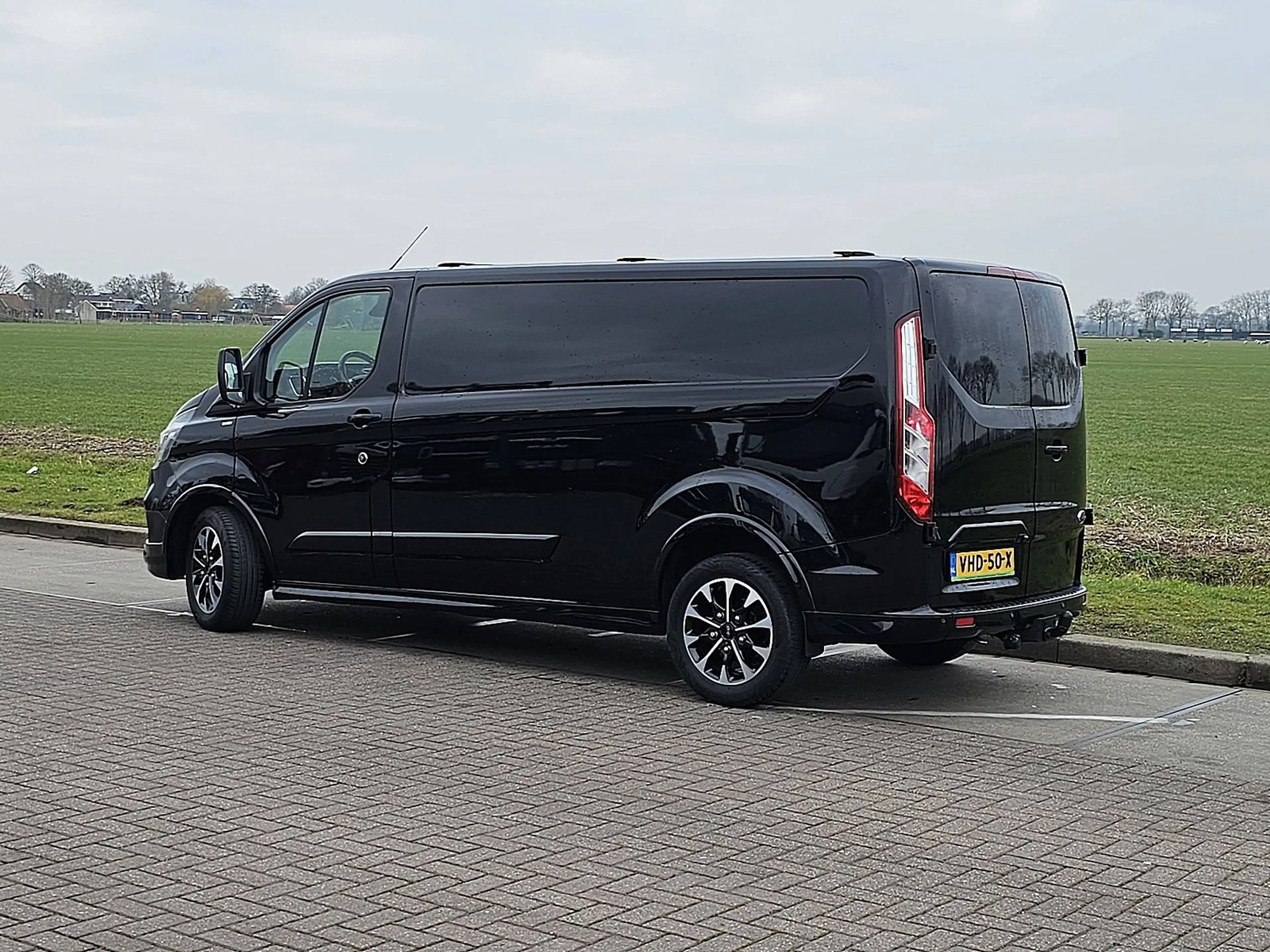 Ford Transit Custom 2.0 L2H1 Sport Navi — photo 6