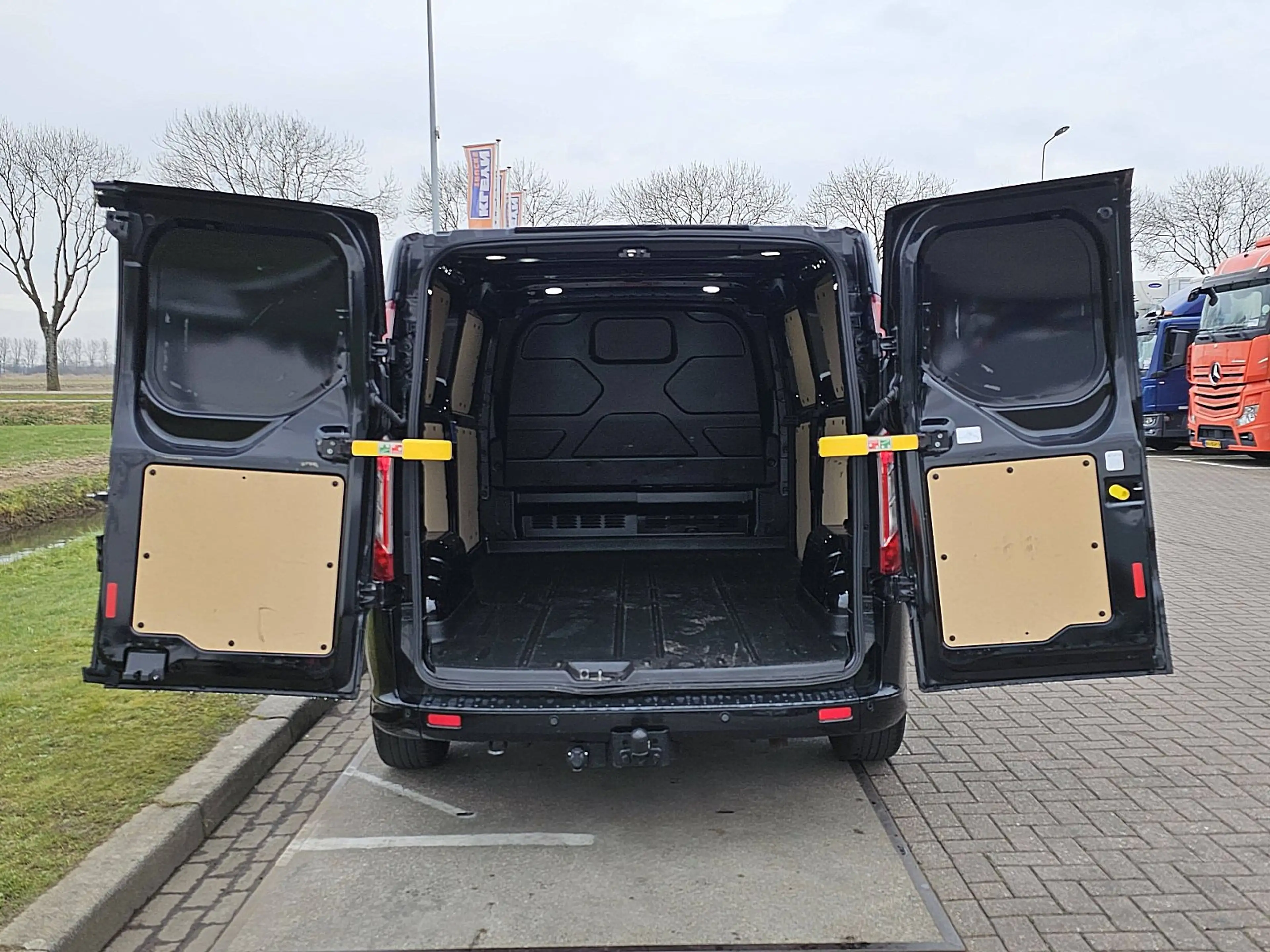 Ford Transit Custom 2.0 L2H1 Sport Navi — photo 12