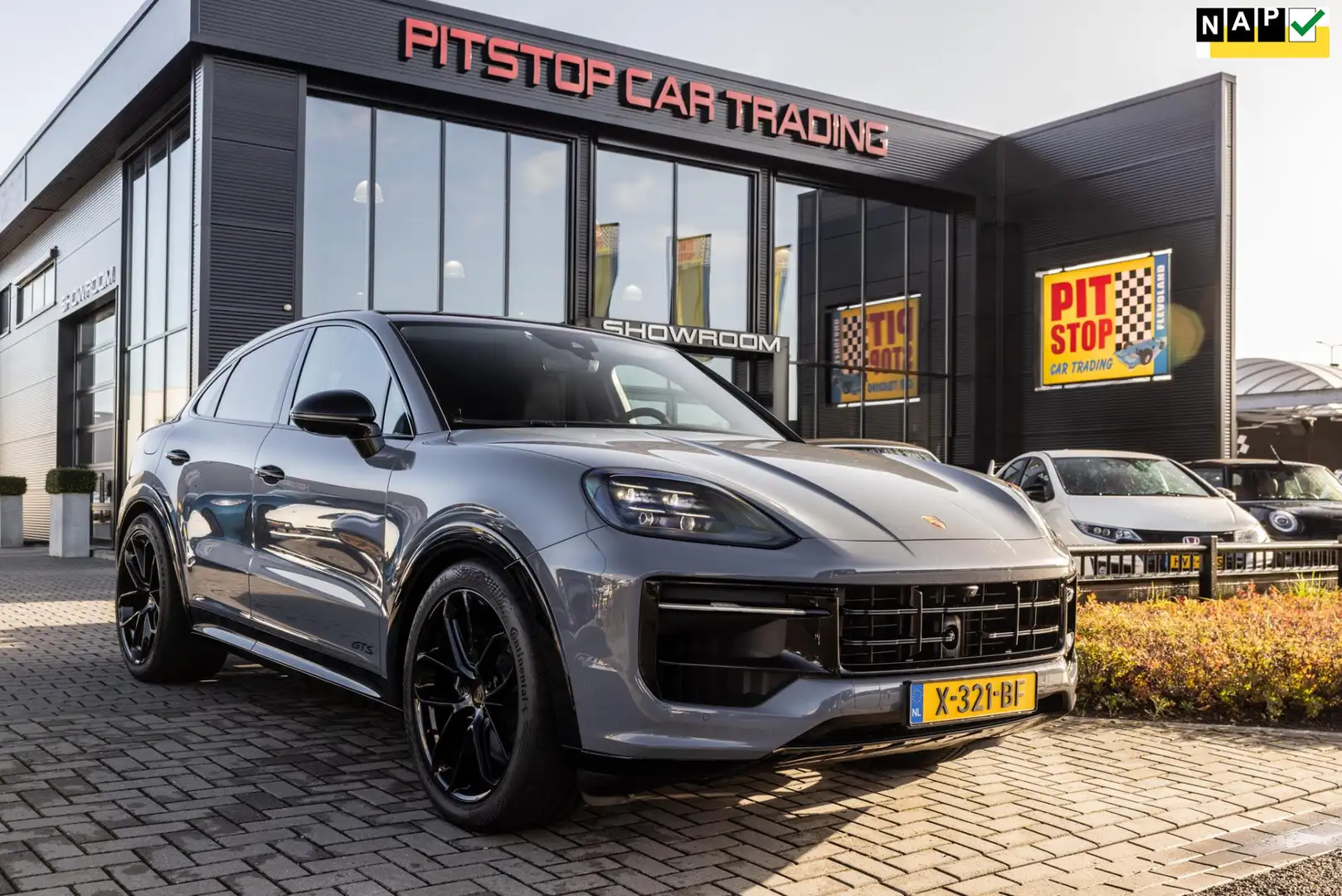 Porsche Cayenne Coupé 3.0 E-Hybrid, 469 PK, GTS, Artic Grau, Sport Gris - 1