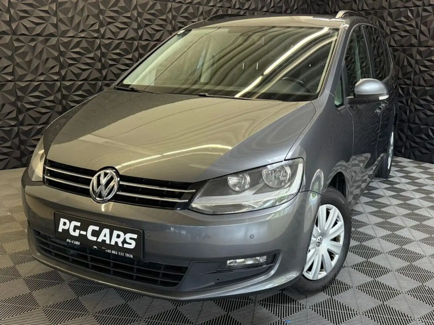 Volkswagen Sharan Trendline BMT 2.0 TDI DPF 7 Sitzer Grey - 2