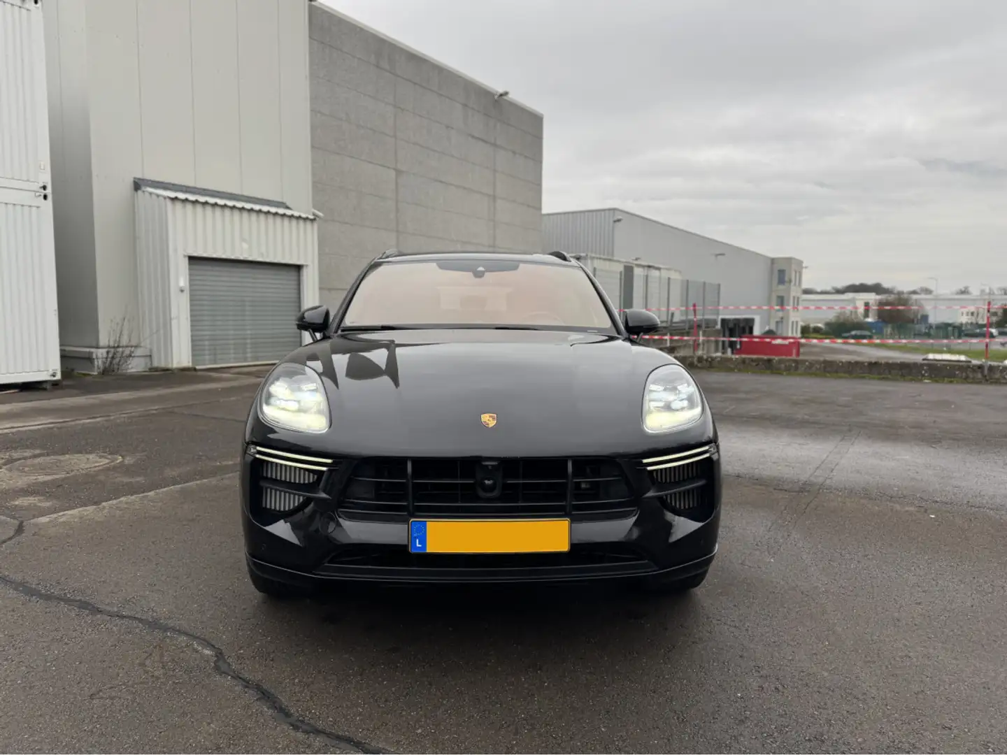 Porsche Macan Turbo Negro - 2