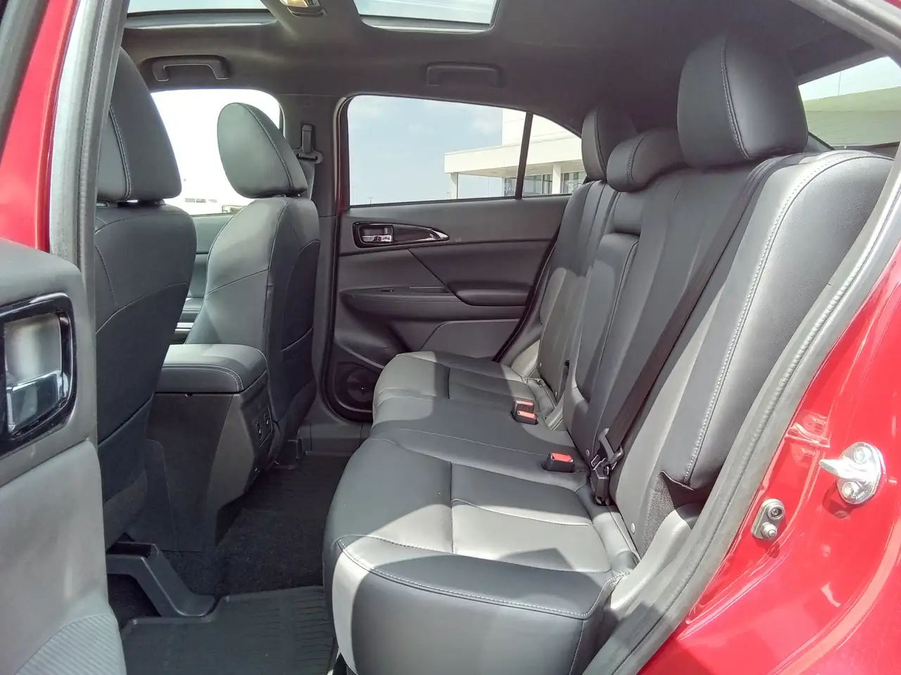 Mitsubishi Eclipse Cross снимка Mitsubishi Eclipse Cross