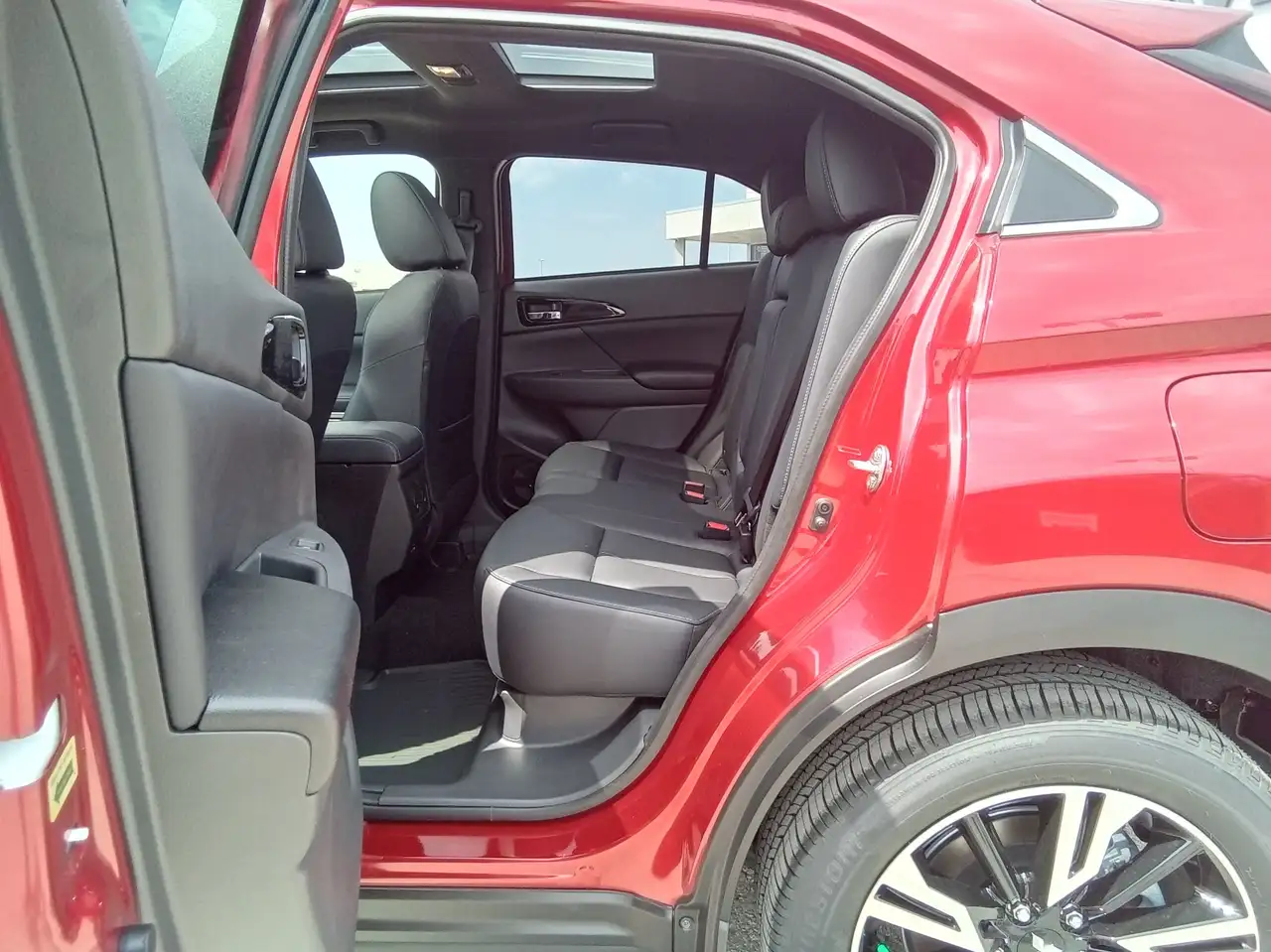 Mitsubishi Eclipse Cross снимка Mitsubishi Eclipse Cross