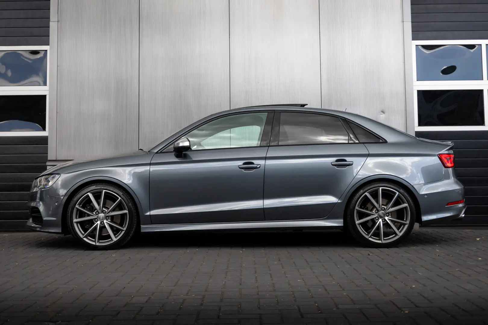 Audi S3 Limousine 2.0 TFSI 301 pk S3 Quattro Pro Line Plus Grijs - 2