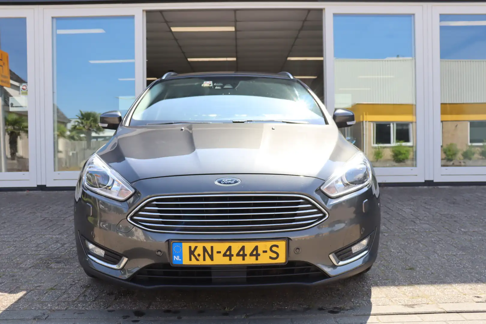 Ford Focus Wagon 1.5 Titanium, Automaat, Cruise Control, Andr Gris - 2