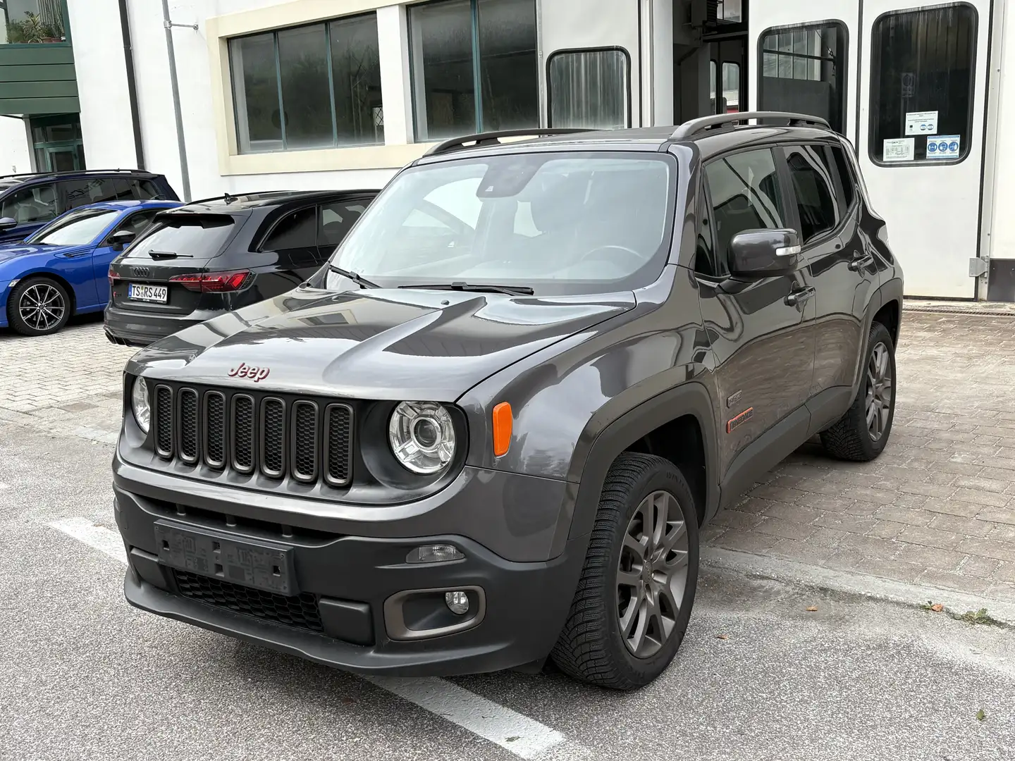 Jeep Renegade Autocarro 2.0 Mjet 4x4 Adventure Navi AHK Hebedach Grigio - 1