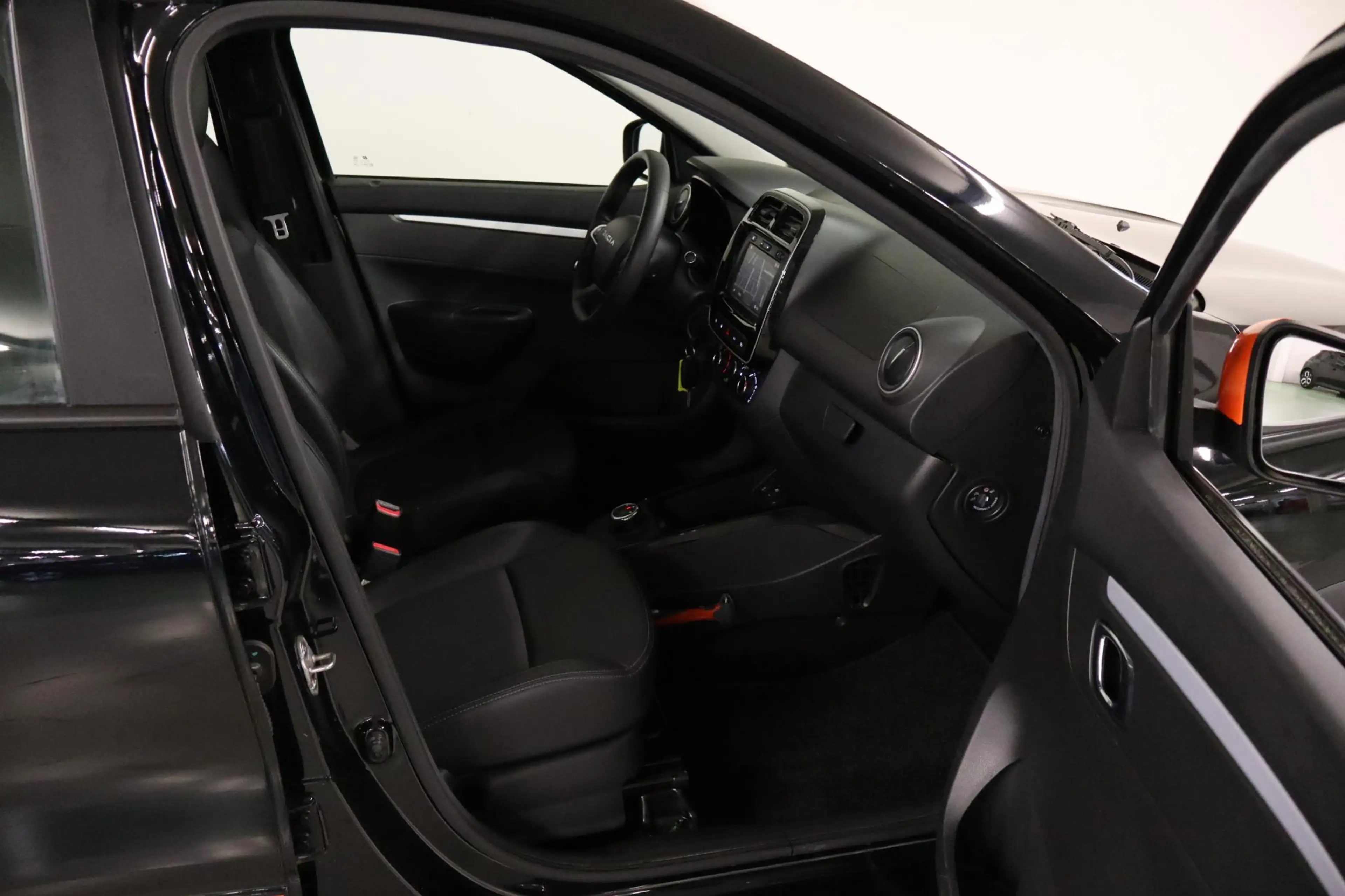 Dacia Spring Expression 27 kWh | MediaNav Multimedia & Navigati — photo 14