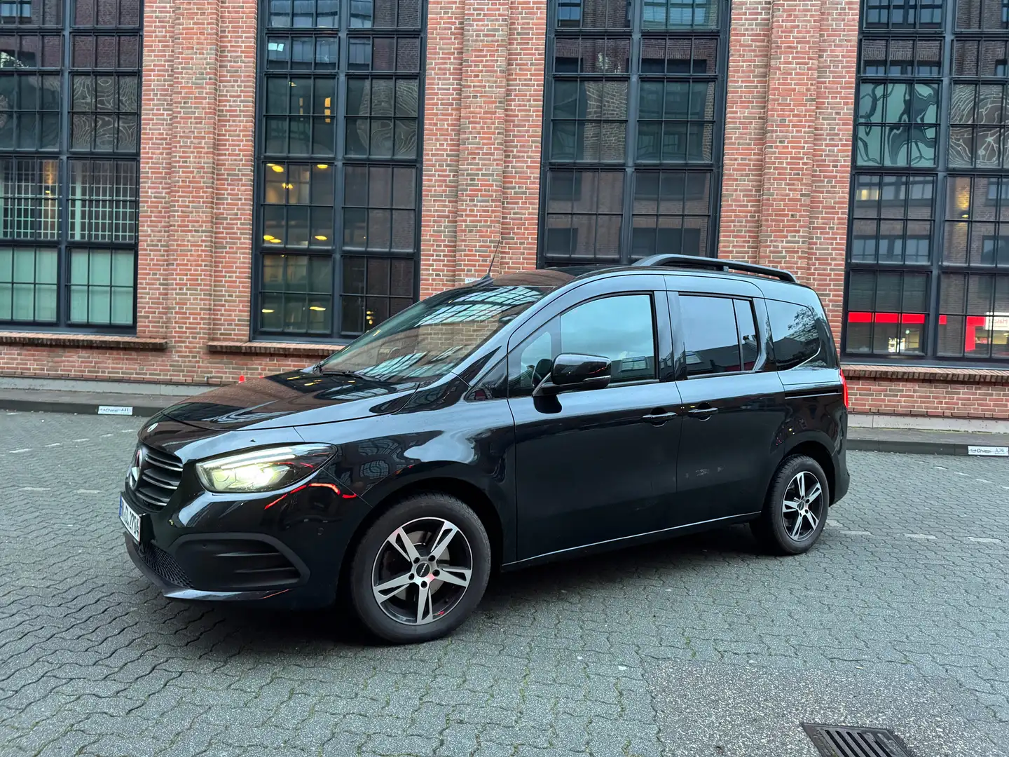 Mercedes-Benz T-Class T 180 d Automatik Чёрный - 2