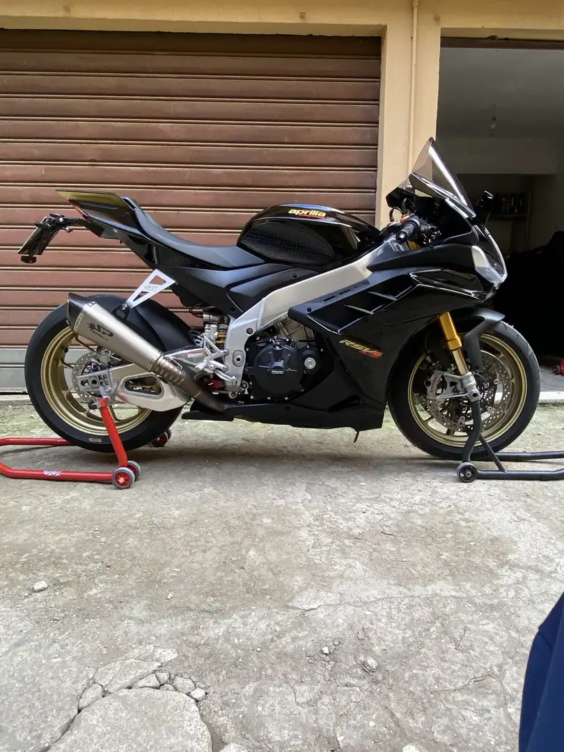 Aprilia RSV4 Factory - 1