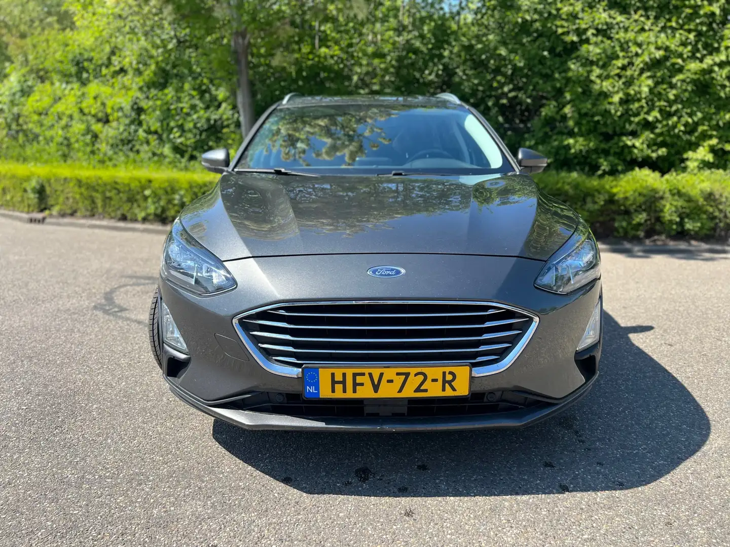 Ford Focus Wagon 1.0 EcoBoost Titanium X Business Apple carpl Grijs - 2