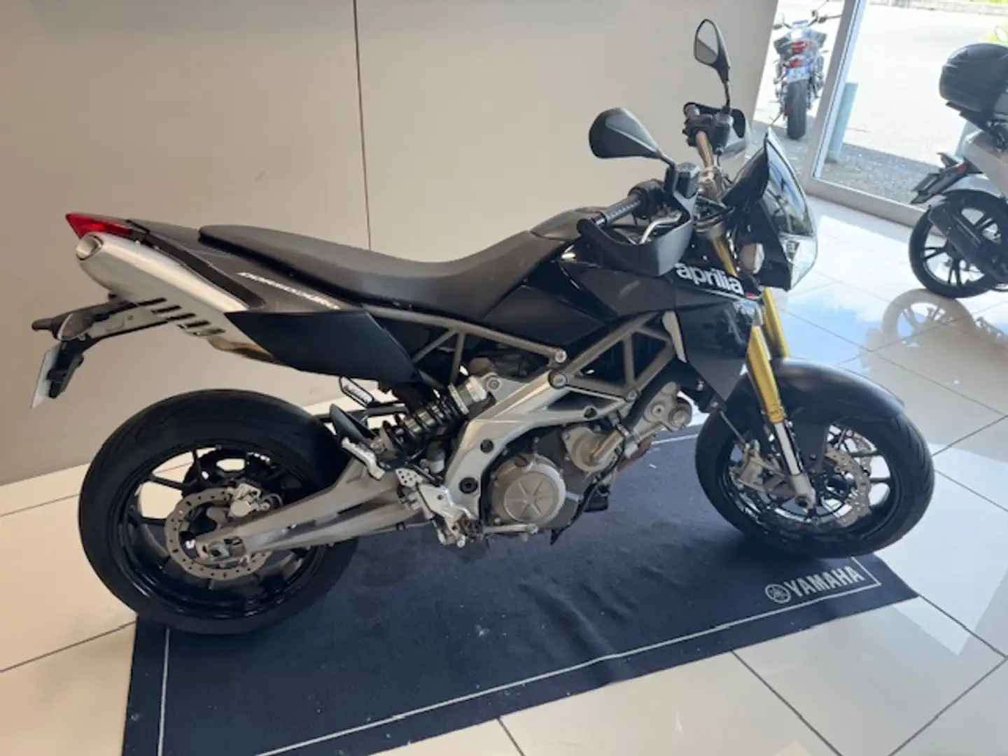 Aprilia Dorsoduro Zwart - 2
