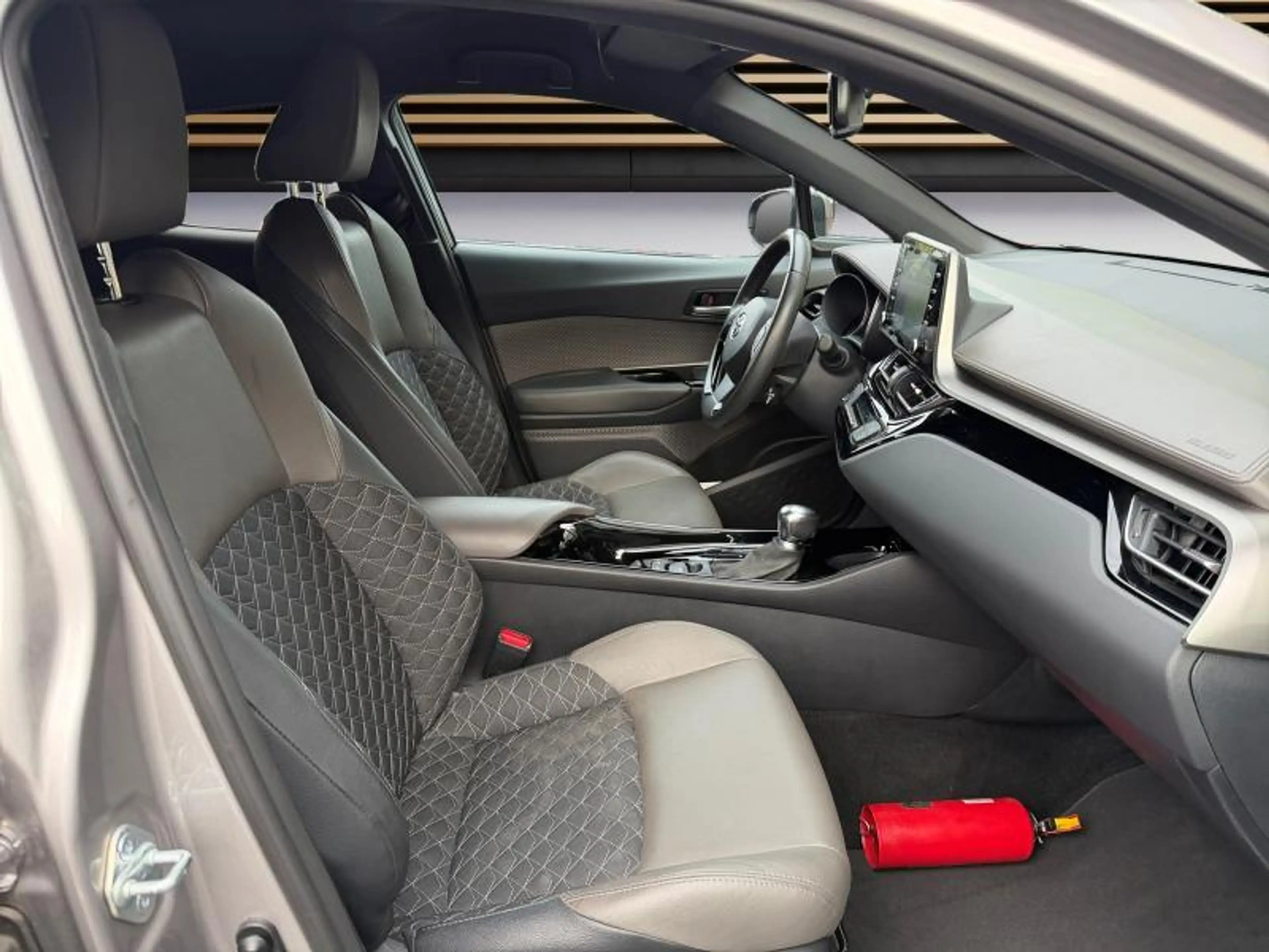 Toyota C-HR C-HIC Mono-Tone — photo 11