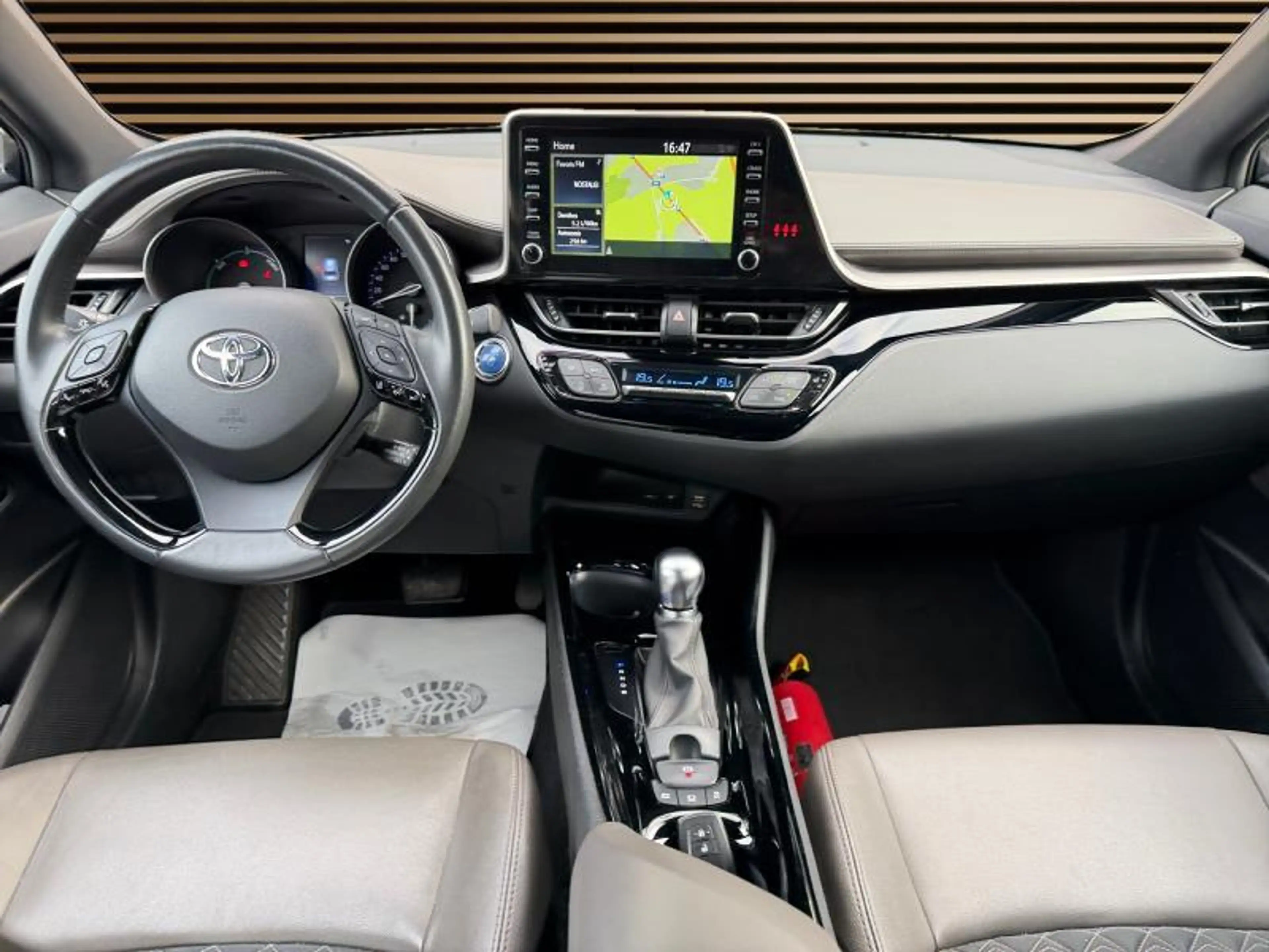 Toyota C-HR C-HIC Mono-Tone — photo 13