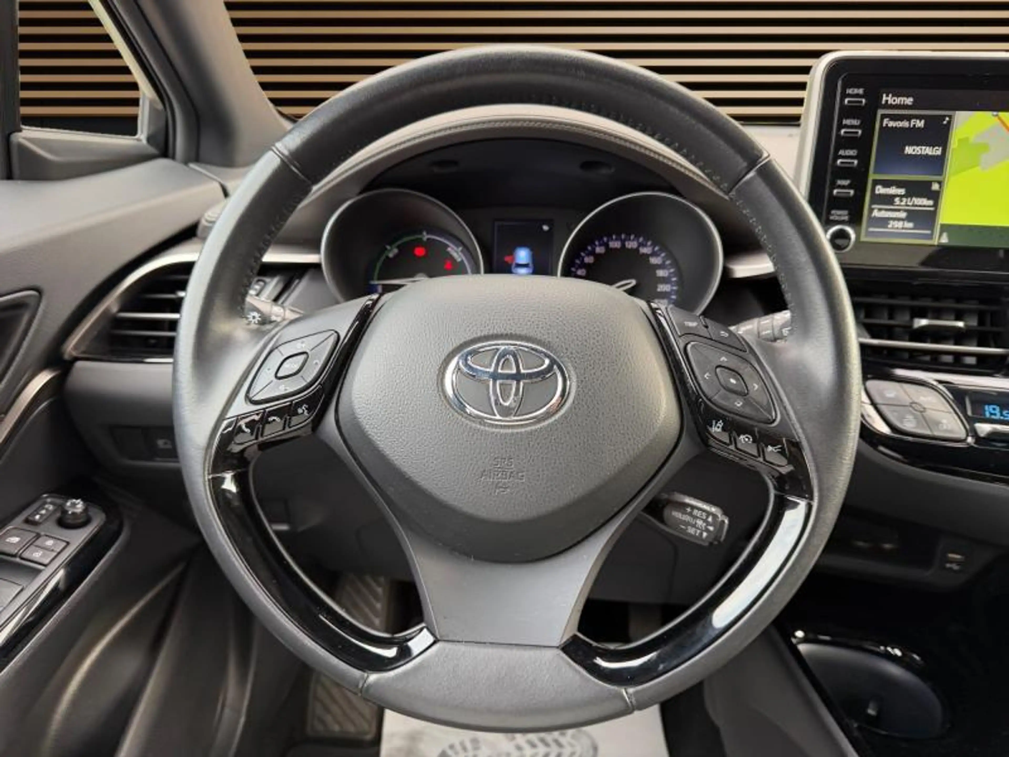 Toyota C-HR C-HIC Mono-Tone — photo 15