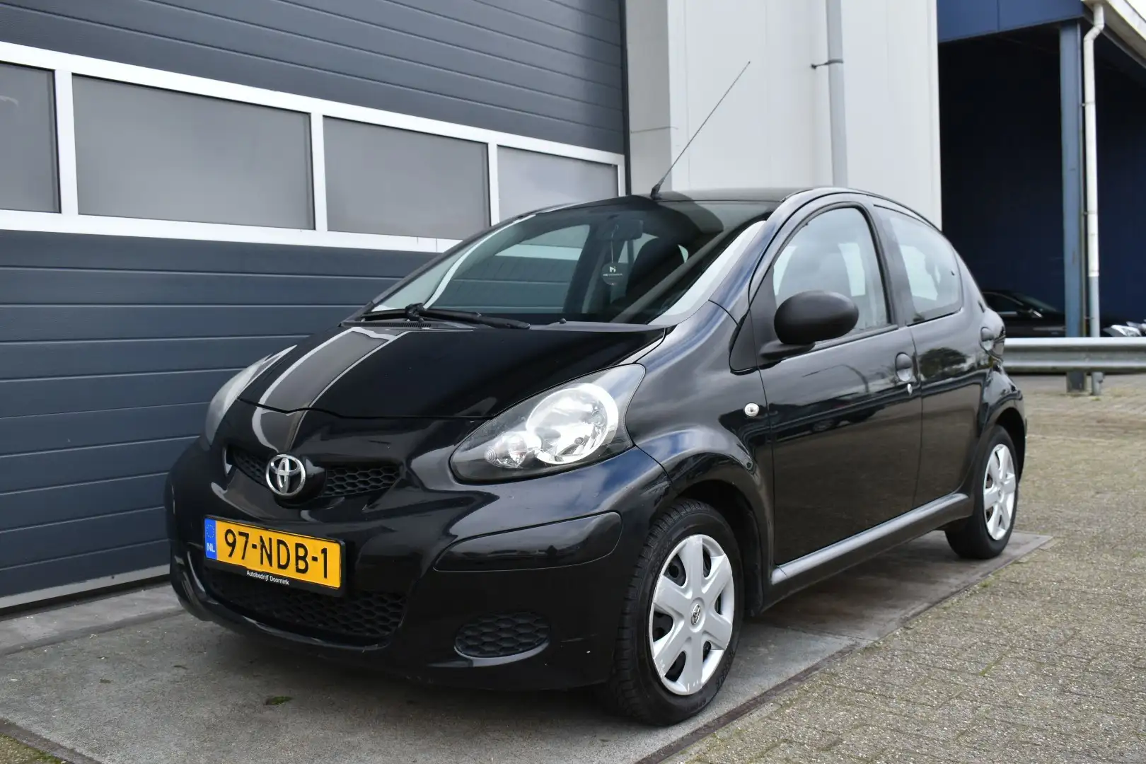 Toyota Aygo 1.0-12V Access Zwart - 1