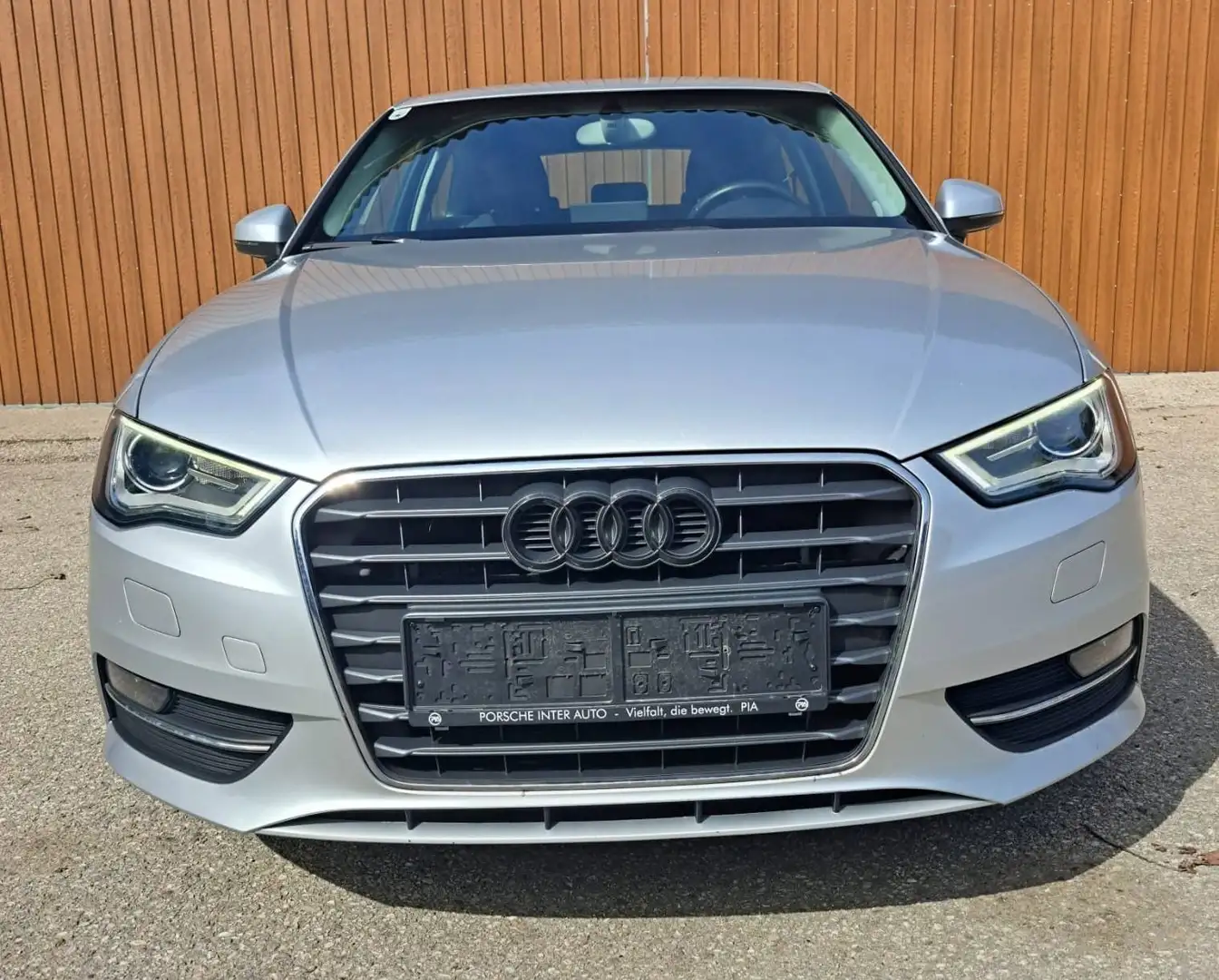 Audi A3 A3 1,4 TFSI Attraction Attraction Silber - 1