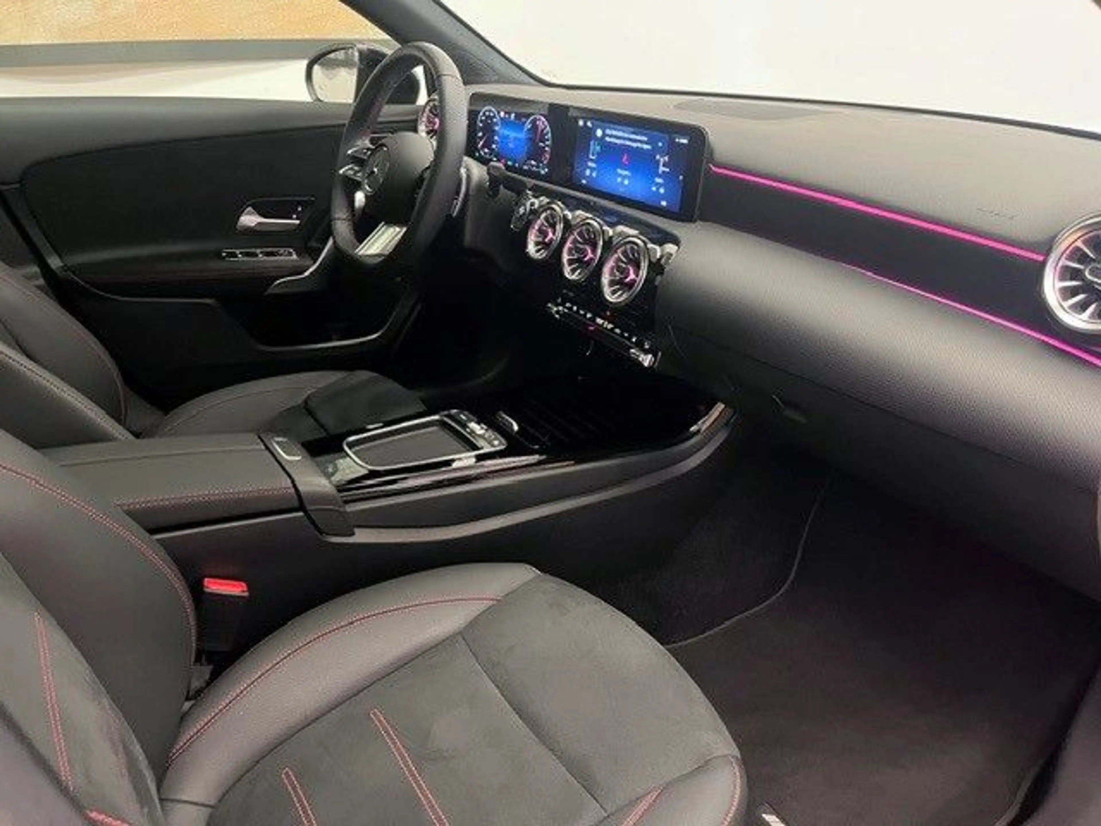 Mercedes-Benz A 250 e AMG-Line Panorama Distronic Keyless Go — photo 4