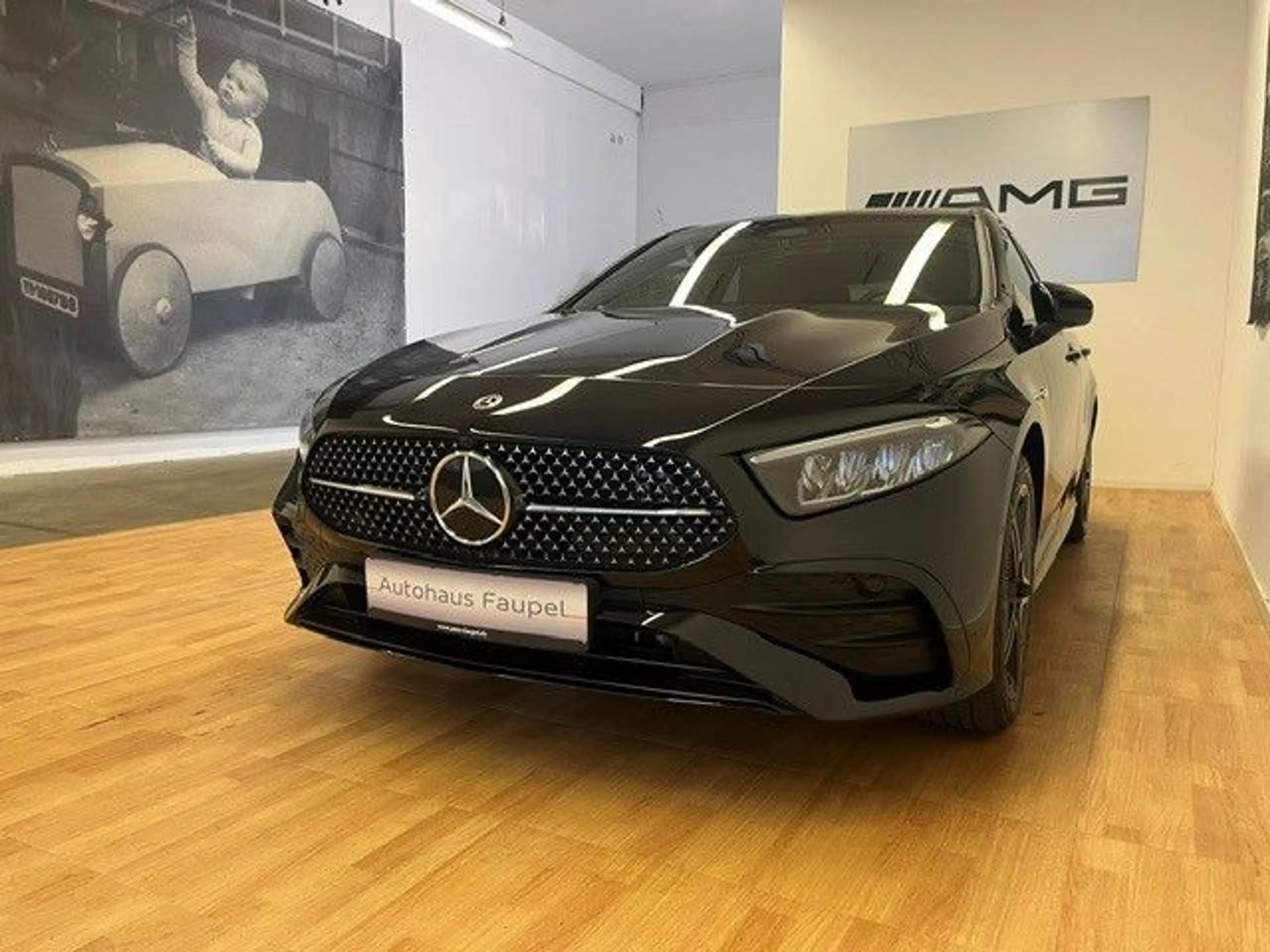 Mercedes-Benz A 250 e AMG-Line Panorama Distronic Keyless Go — photo 13