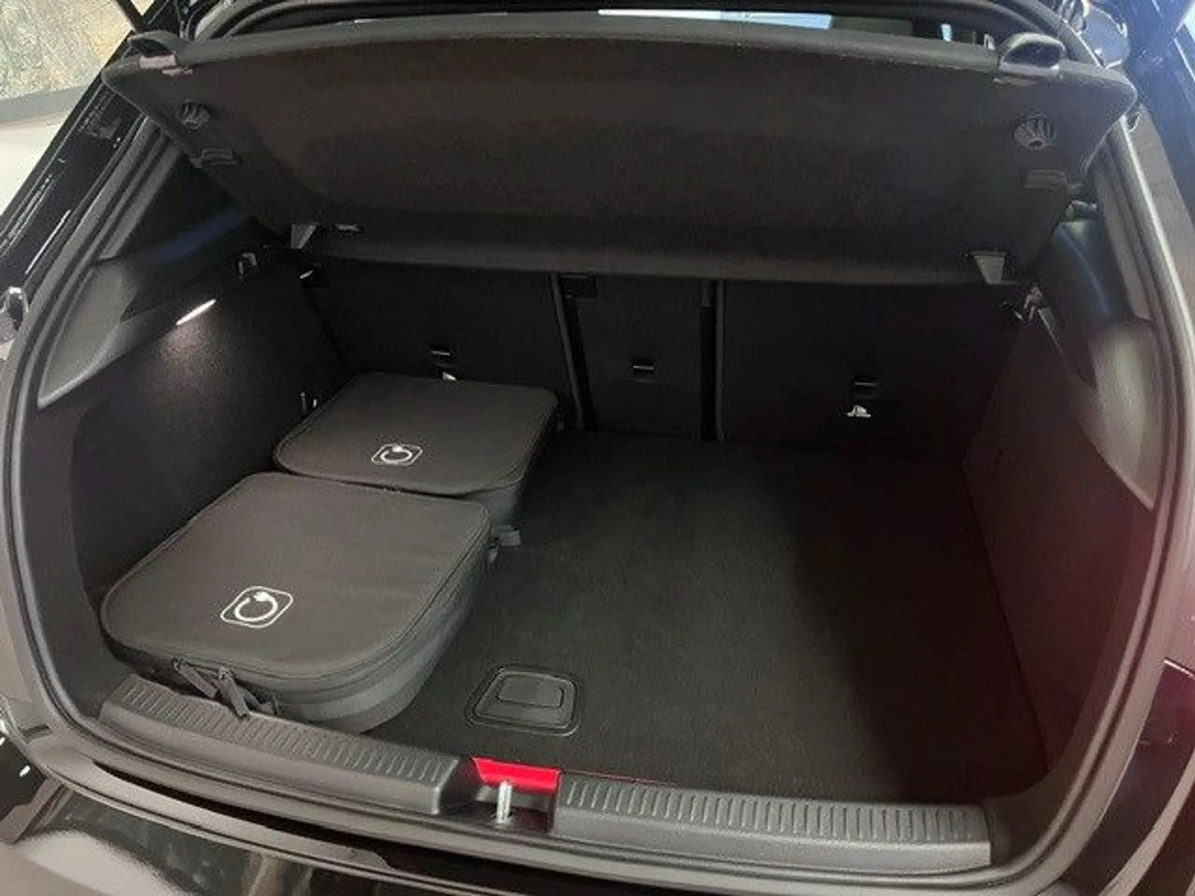 Mercedes-Benz A 250 e AMG-Line Panorama Distronic Keyless Go — photo 12