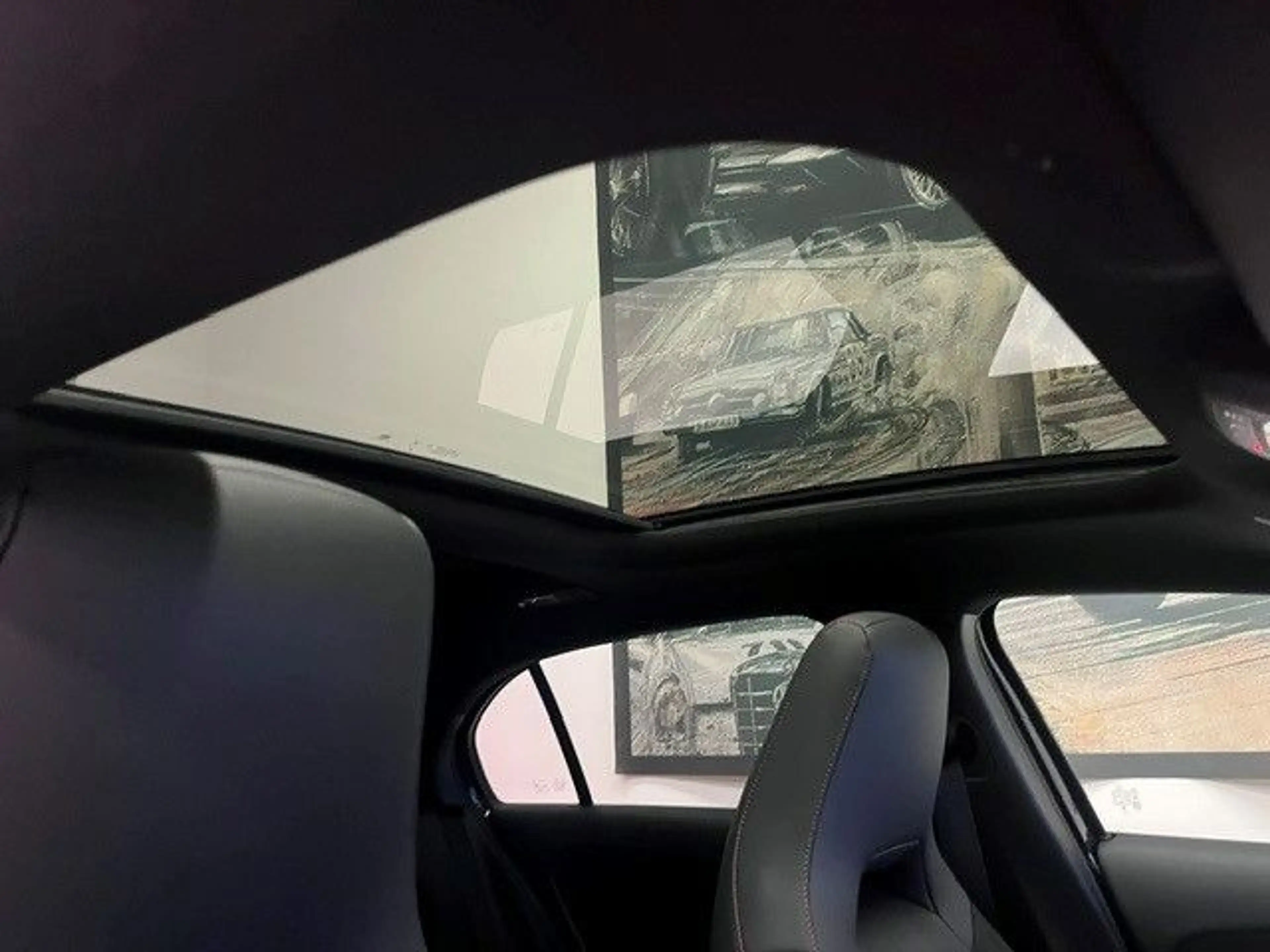 Mercedes-Benz A 250 e AMG-Line Panorama Distronic Keyless Go — photo 6