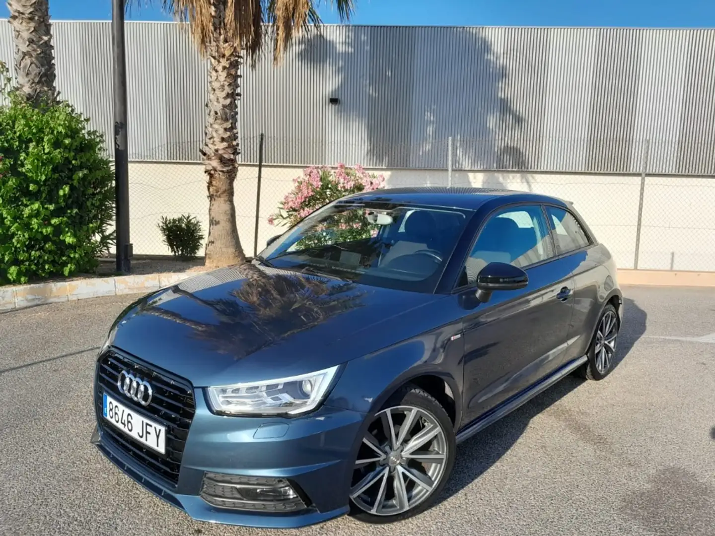 Audi A1 Pequeño Manual de 3 Puertas Azul - 1