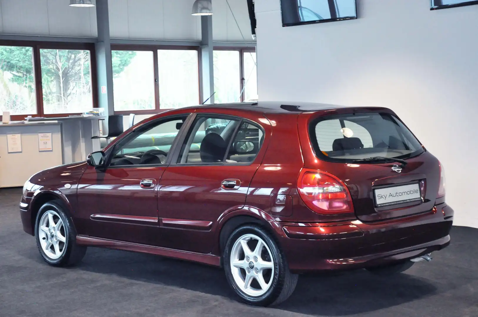 Nissan Almera (5-Türer) ! Erst 045.057 km ! TÜV 04/2026 ! Rot - 2