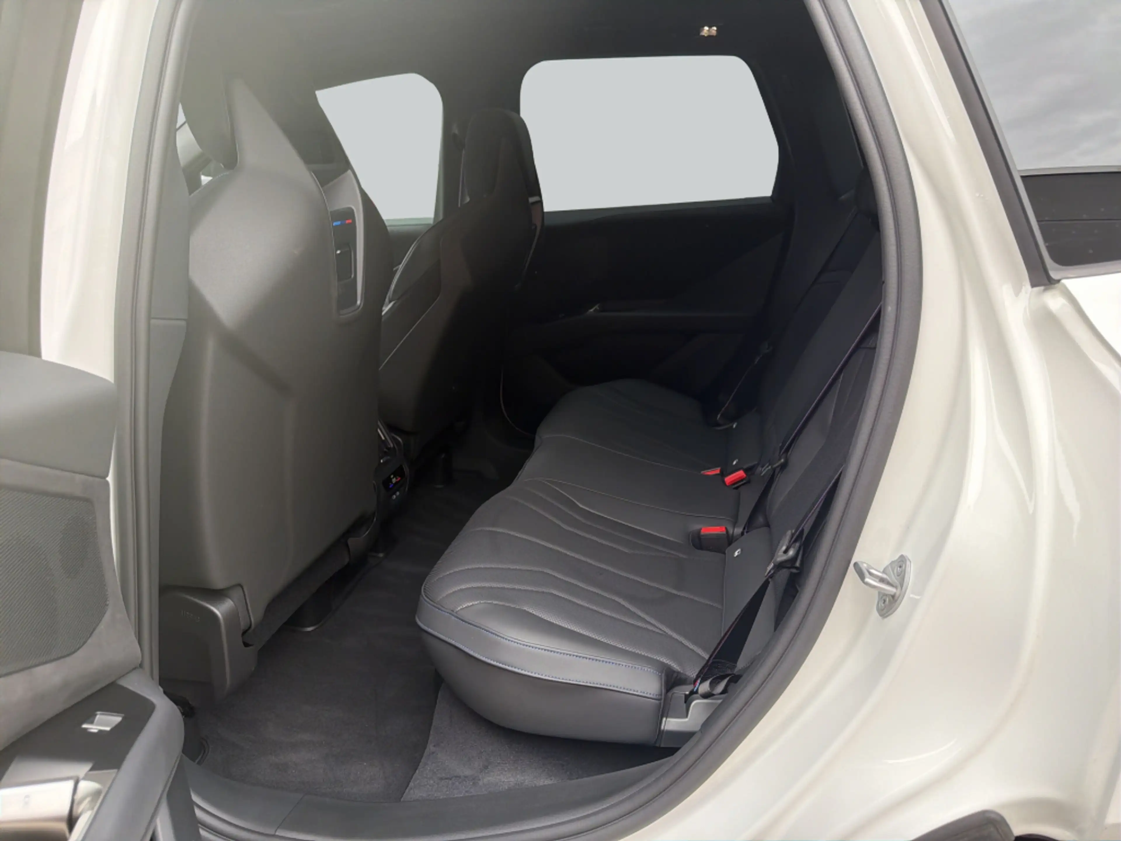BMW iX3 50 xDrive M-PaketPro AHK Pano HeadUp H&K — photo 12