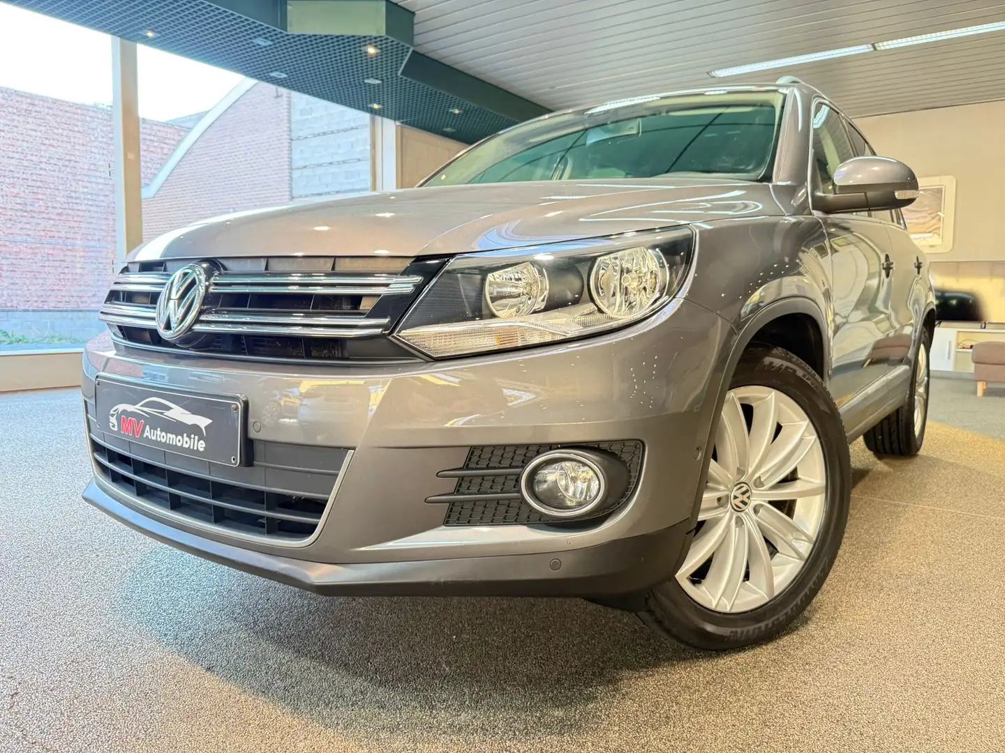 Volkswagen Tiguan 2.0 TDi SCR * Euro 6b * Navi * Park Pilot * Clim Gris - 1