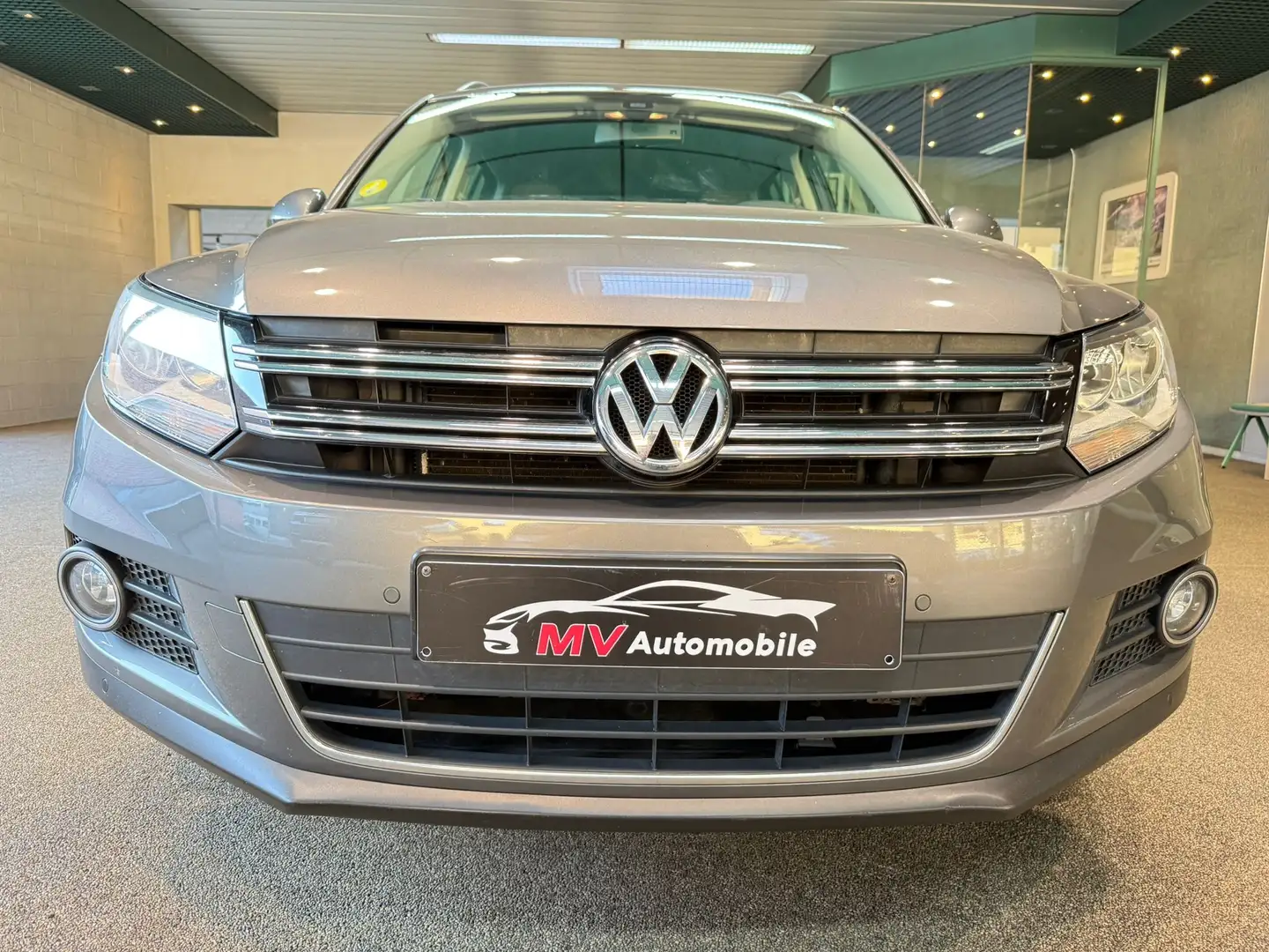 Volkswagen Tiguan 2.0 TDi SCR * Euro 6b * Navi * Park Pilot * Clim Gris - 2
