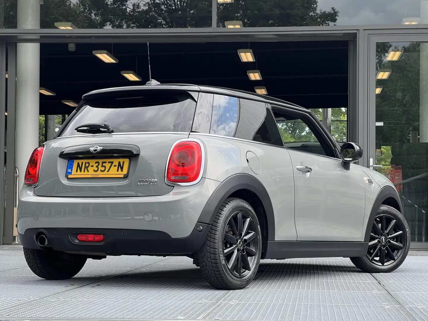 MINI Cooper Mini 1.5 Business | Navigatie | Parkeersensoren ac Grigio - 2