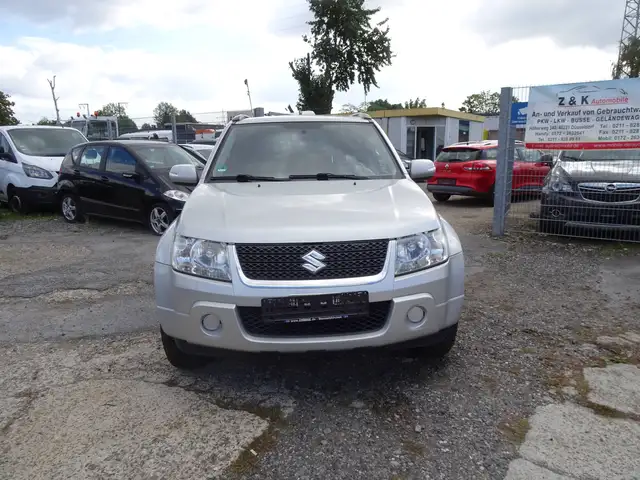 Suzuki Grand Vitara 1.9 DDIS Black and White 4X4 (3-trg.) Klima Ahk