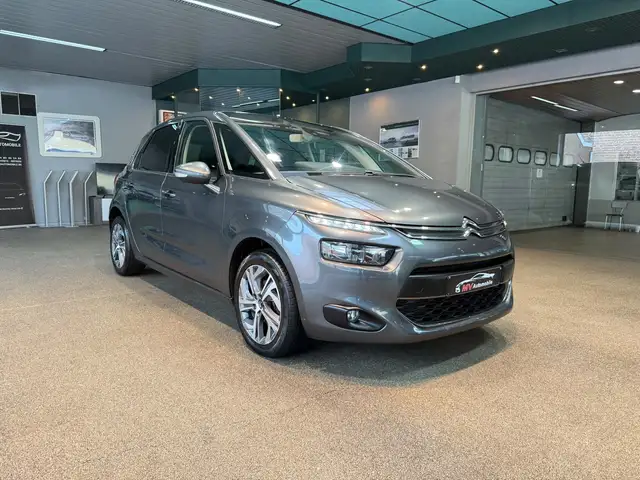 Citroen C4 Picasso view 3