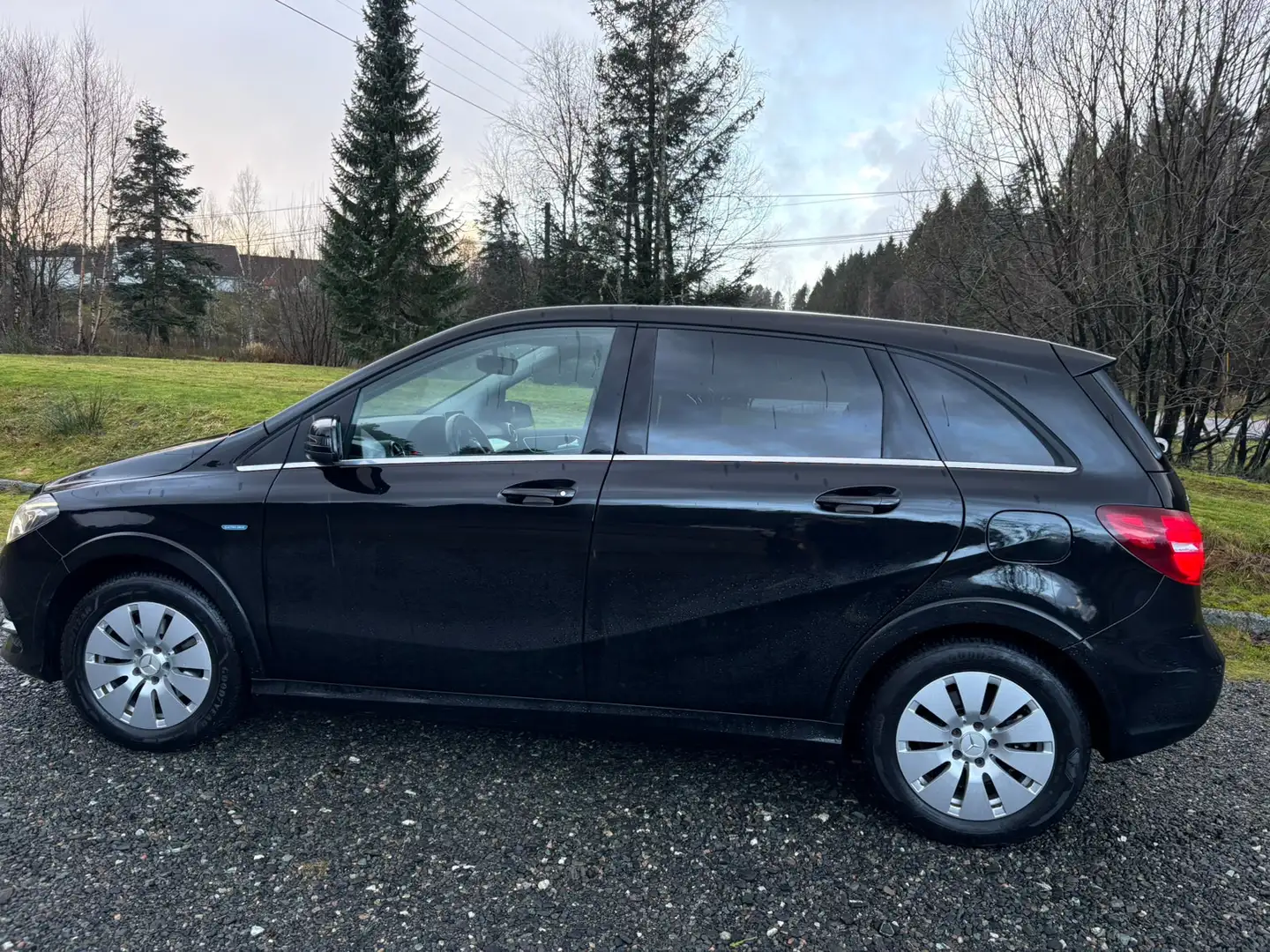 Mercedes-Benz B Electric Drive B (Electric Drive) 250 e Schwarz - 2